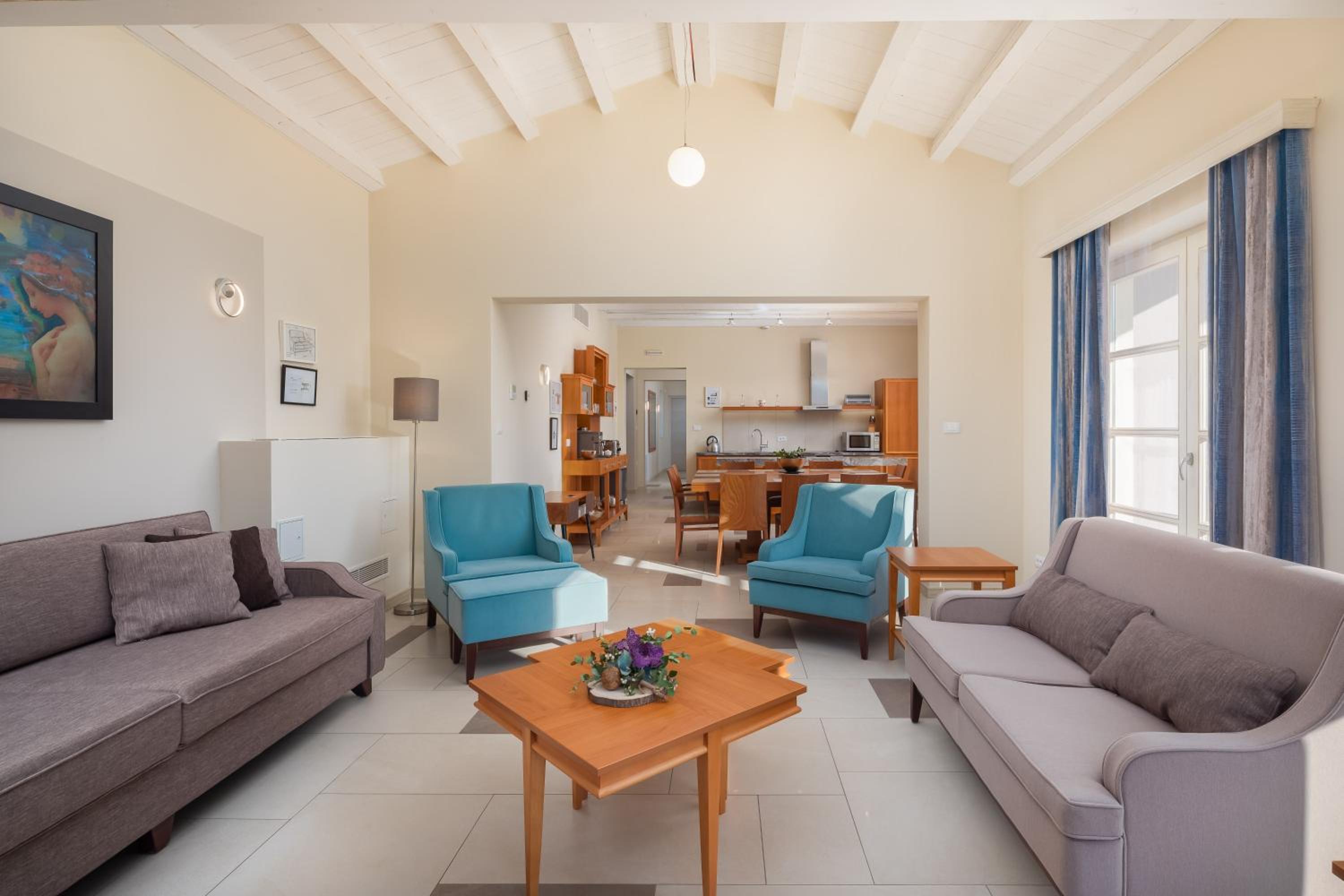 Five-Bedroom Villa photo 1