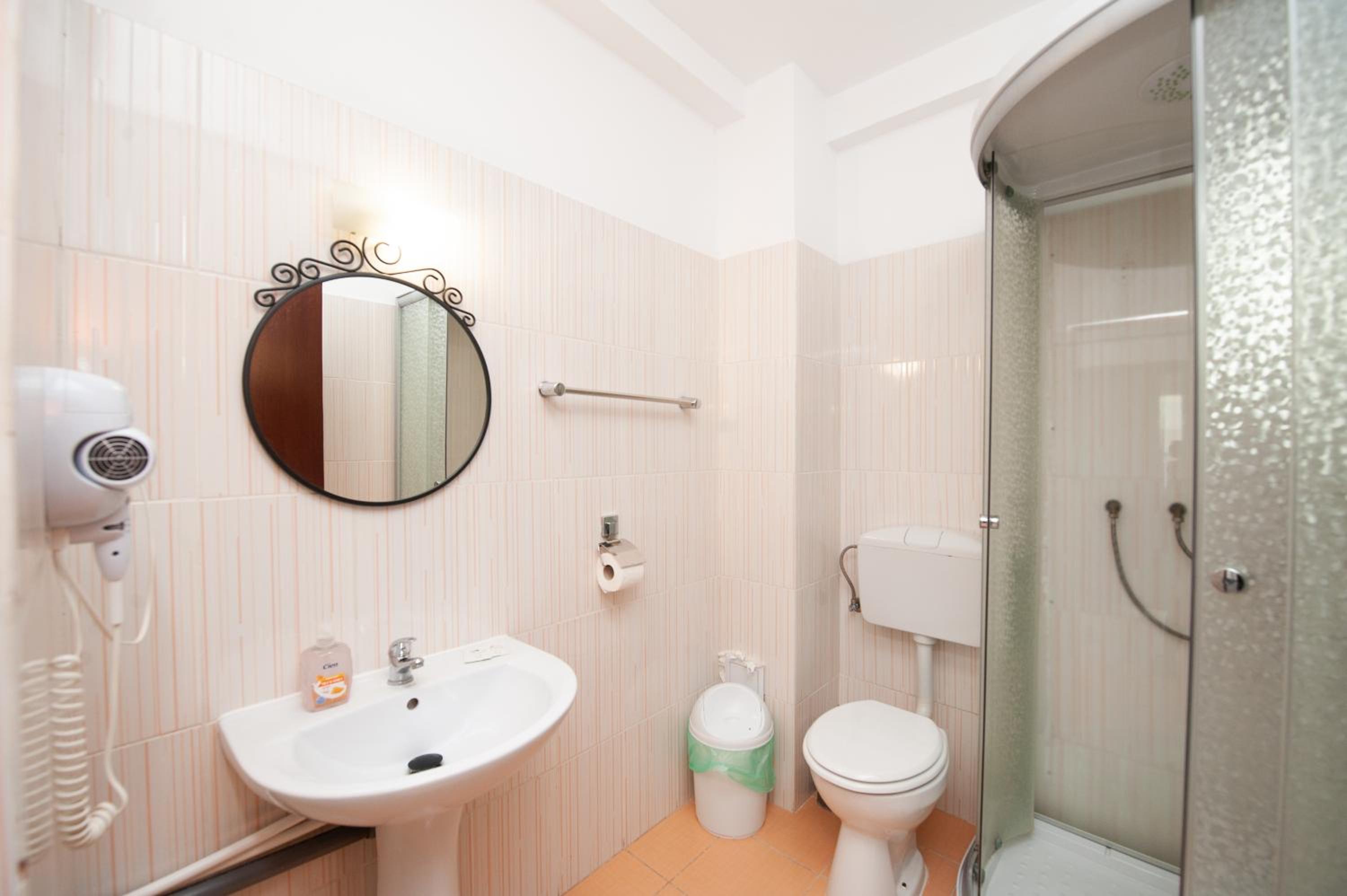 Comfort Triple Room - Photo 21