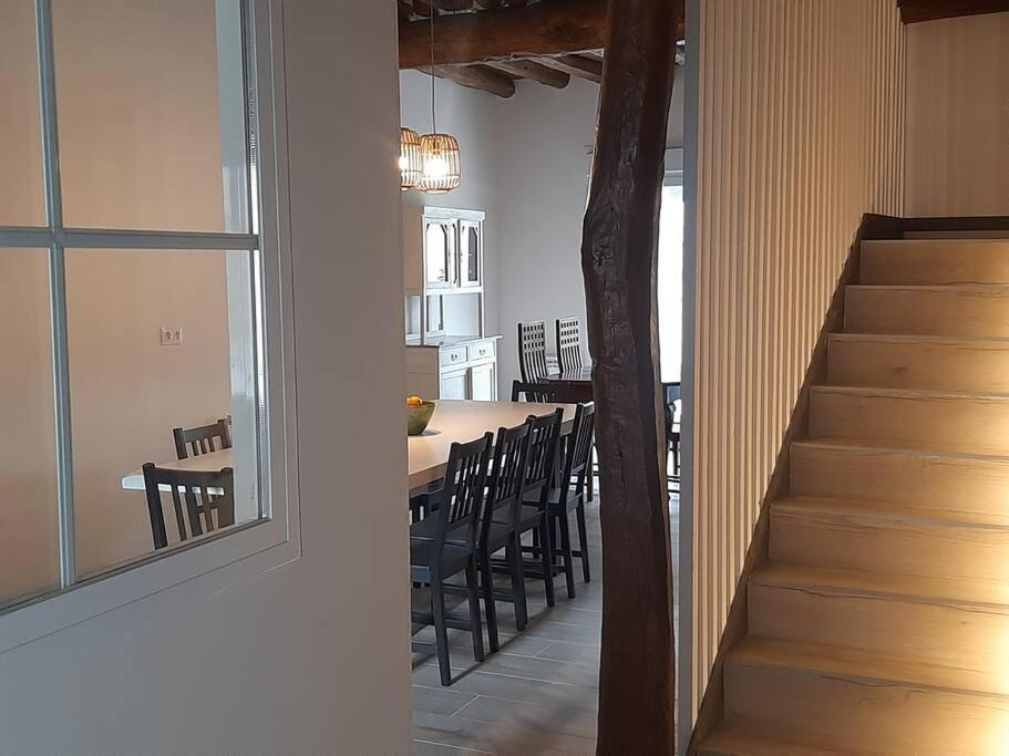 Five-Bedroom House photo 3