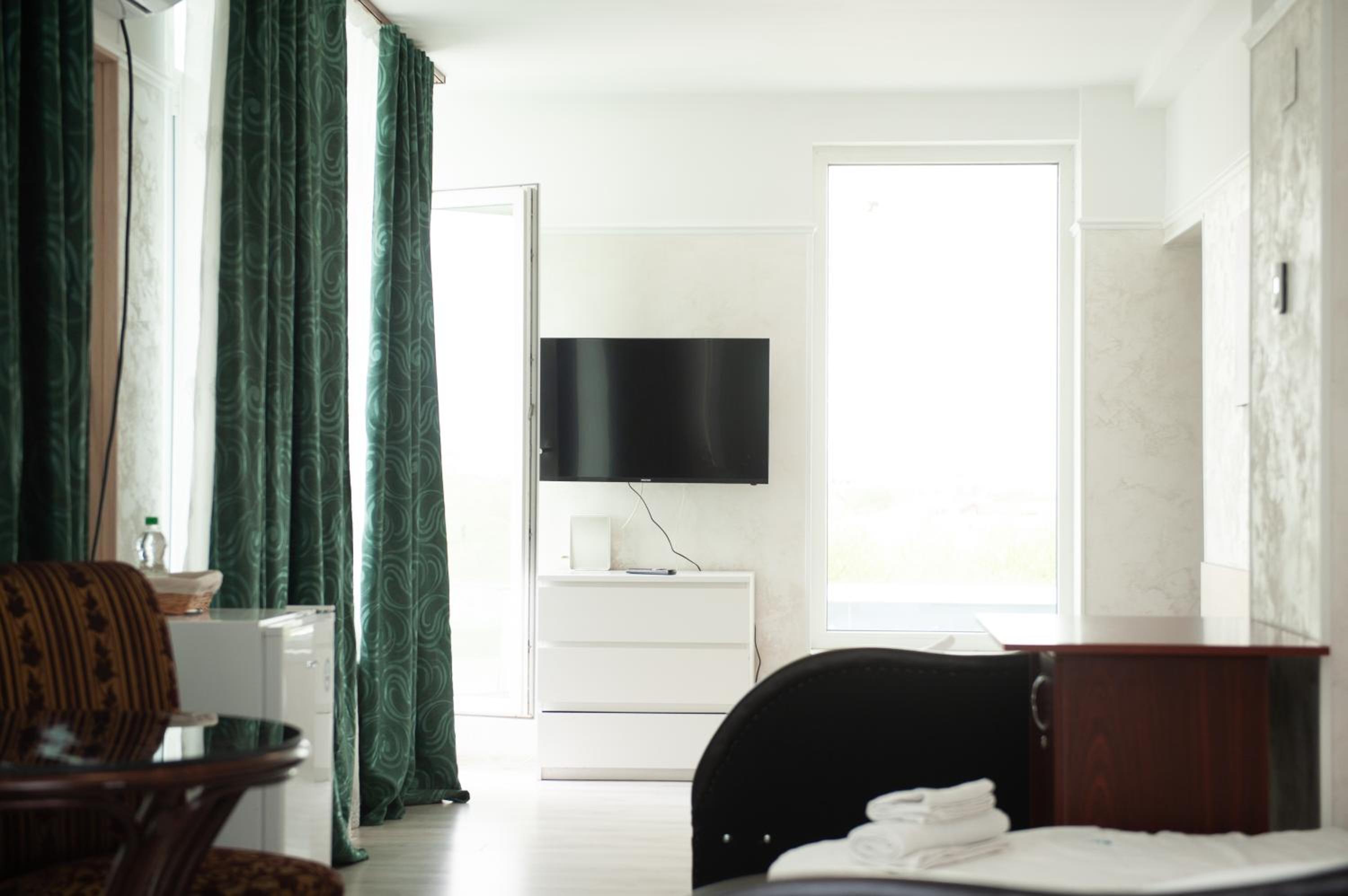 Apartment with Terrace - Photo 3