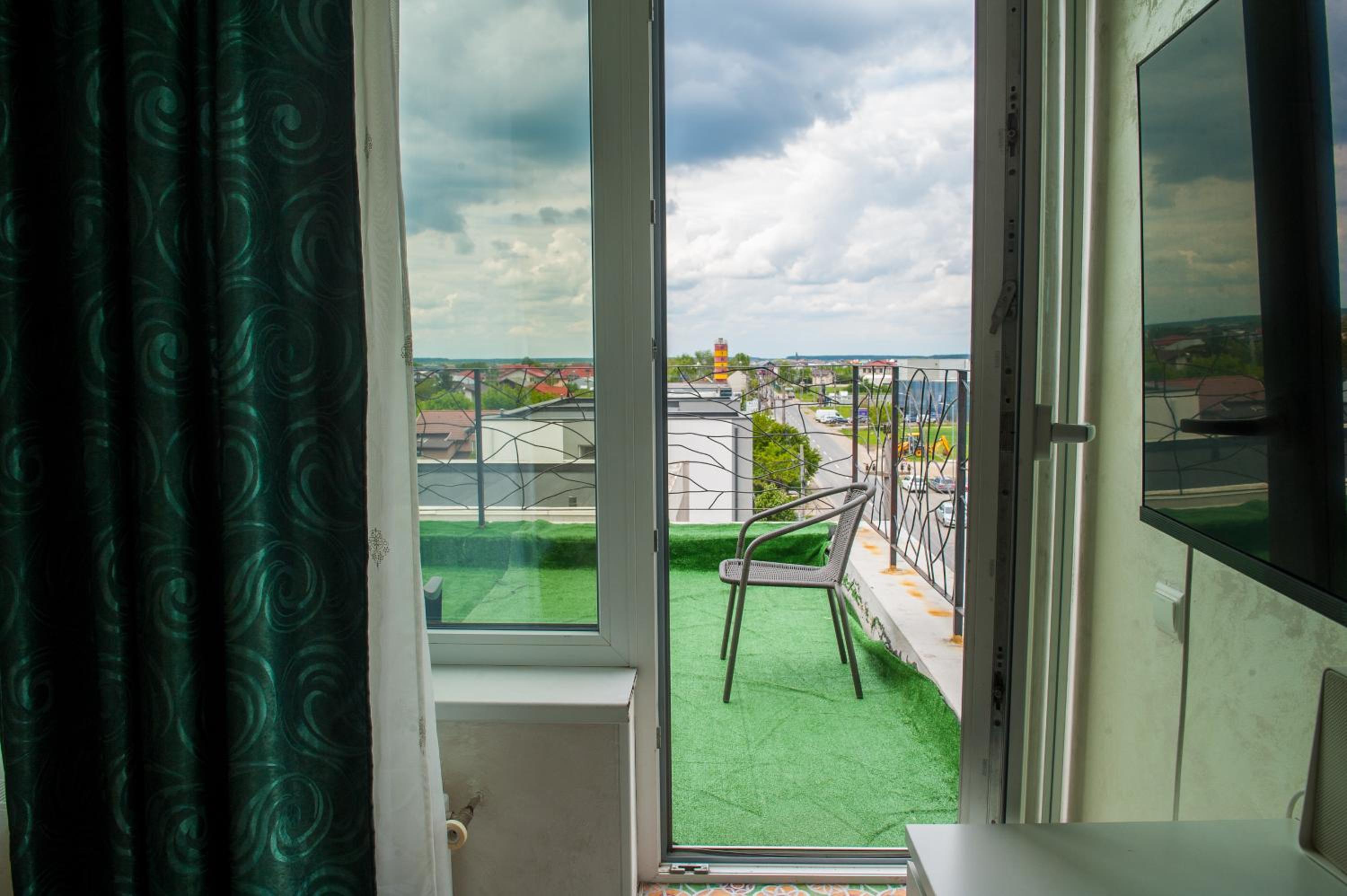 Apartment with Terrace - Photo 6