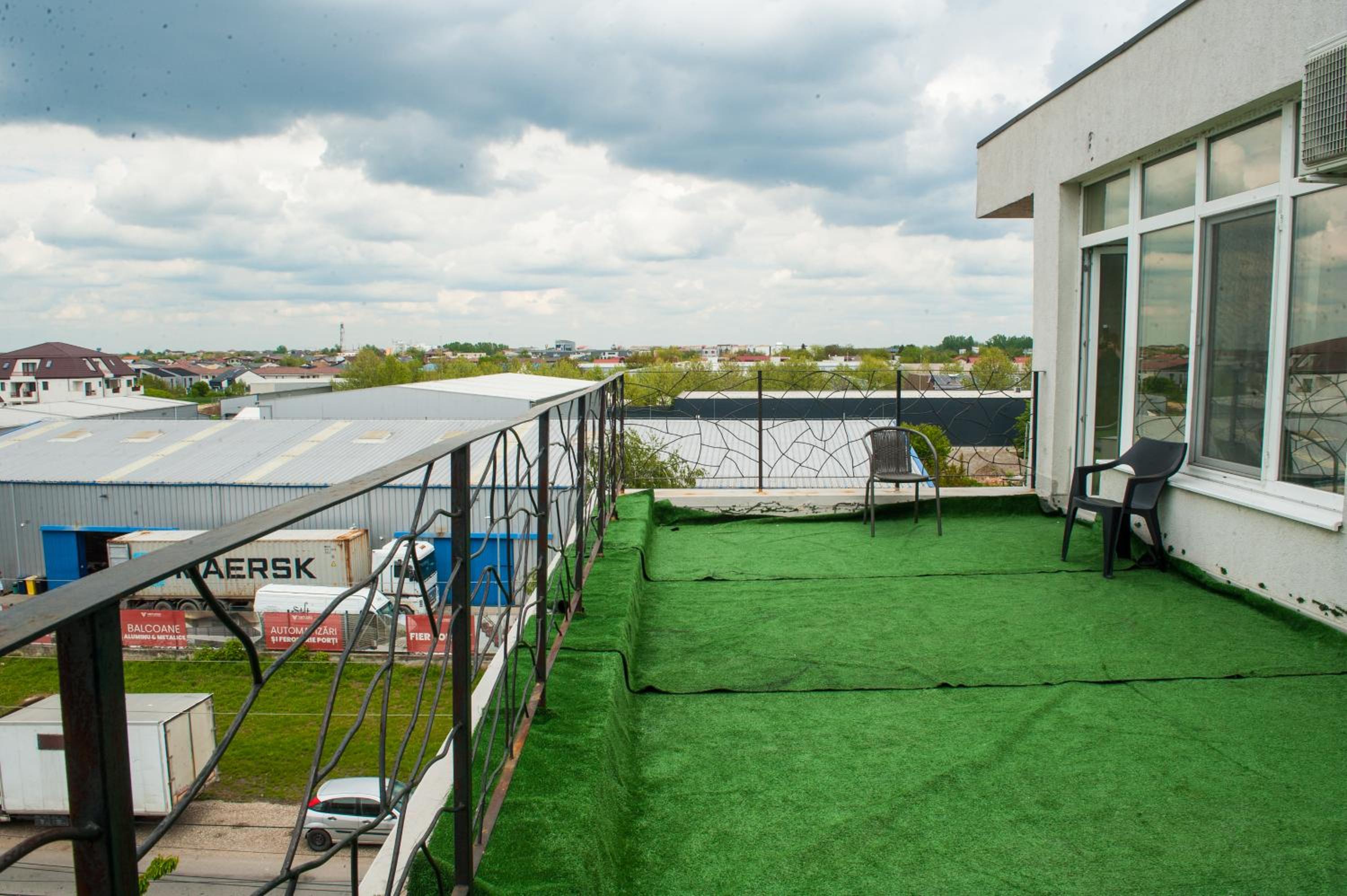 Apartment with Terrace - Photo 5