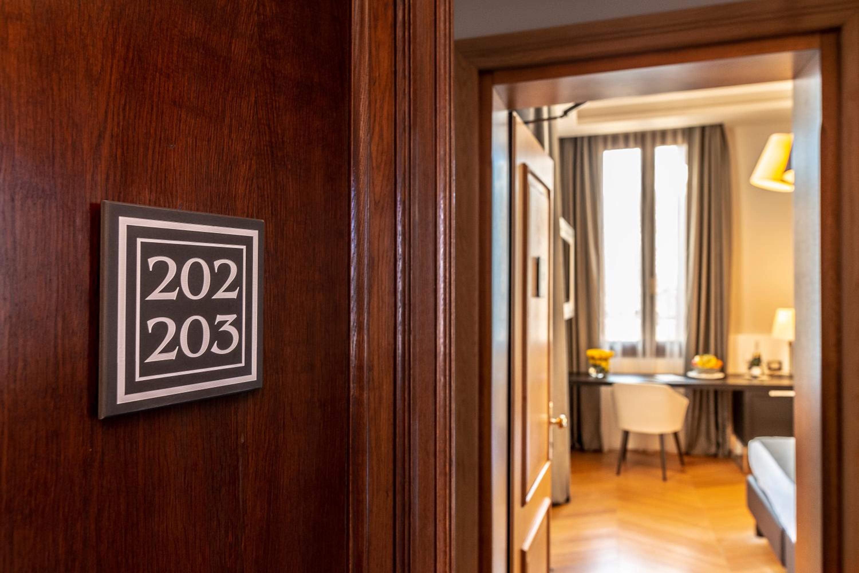 Standard Family Room - Photo 7