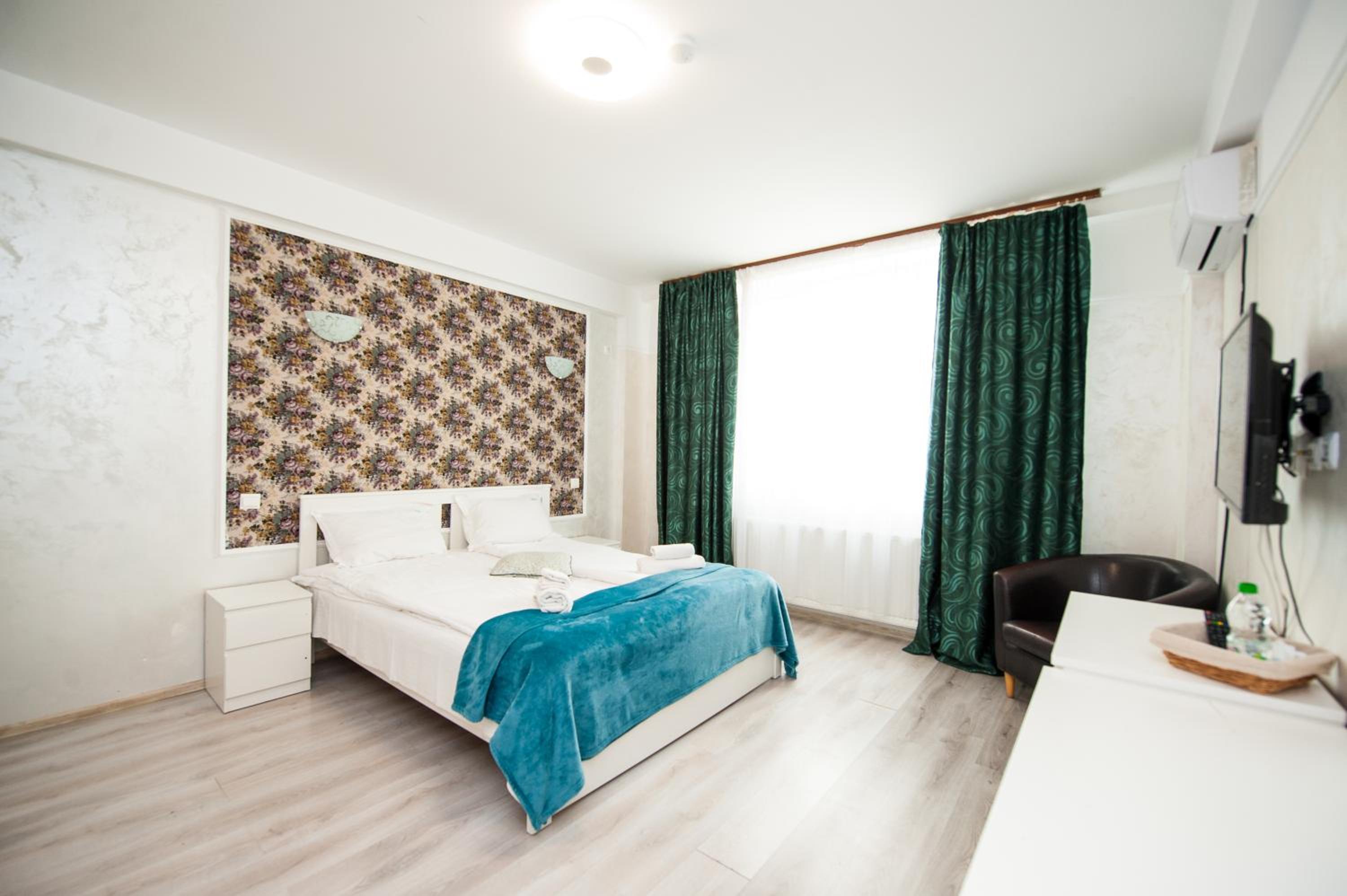 Apartment with Terrace - Photo 9