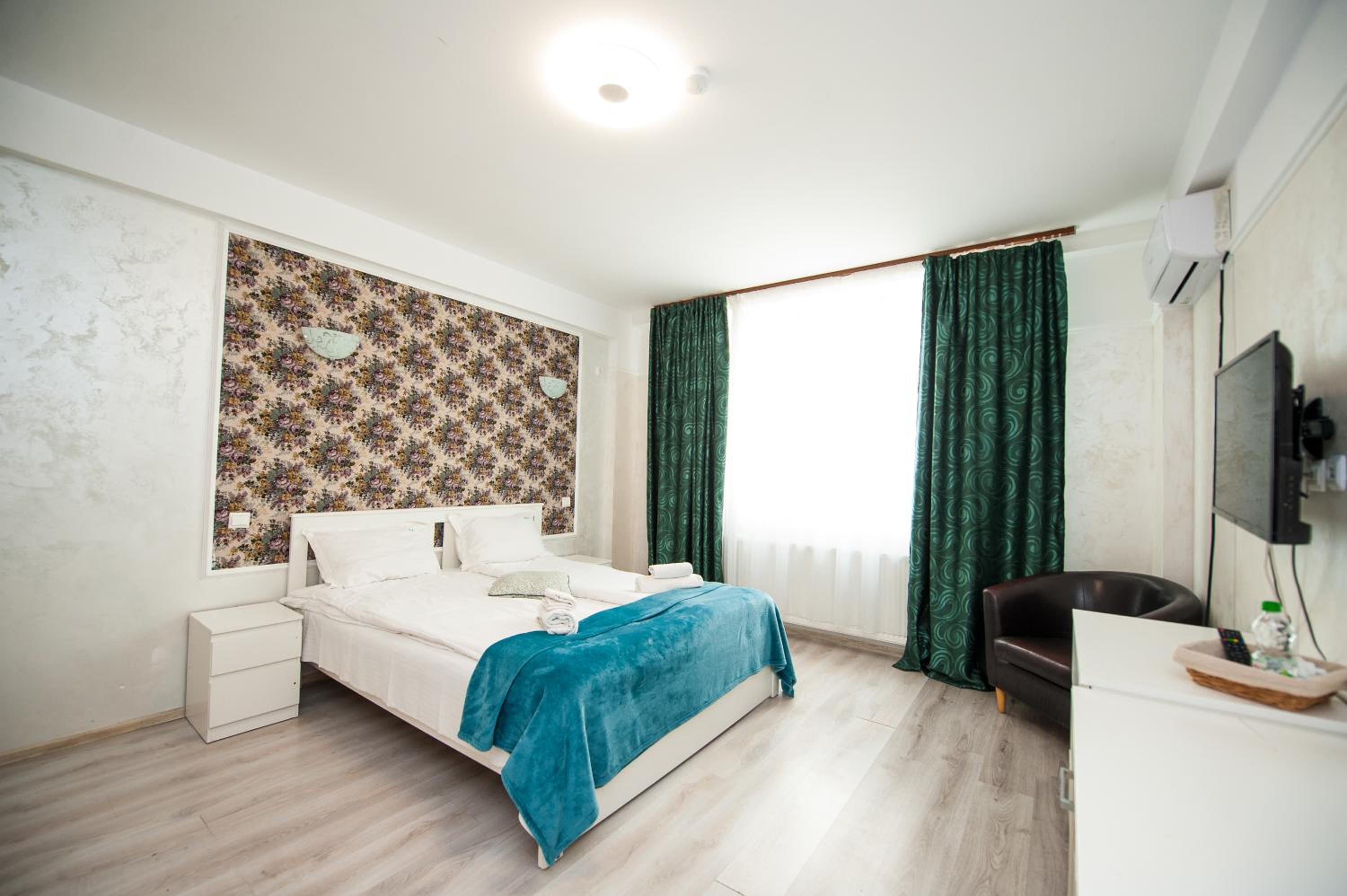 Apartment with Terrace - Photo 2