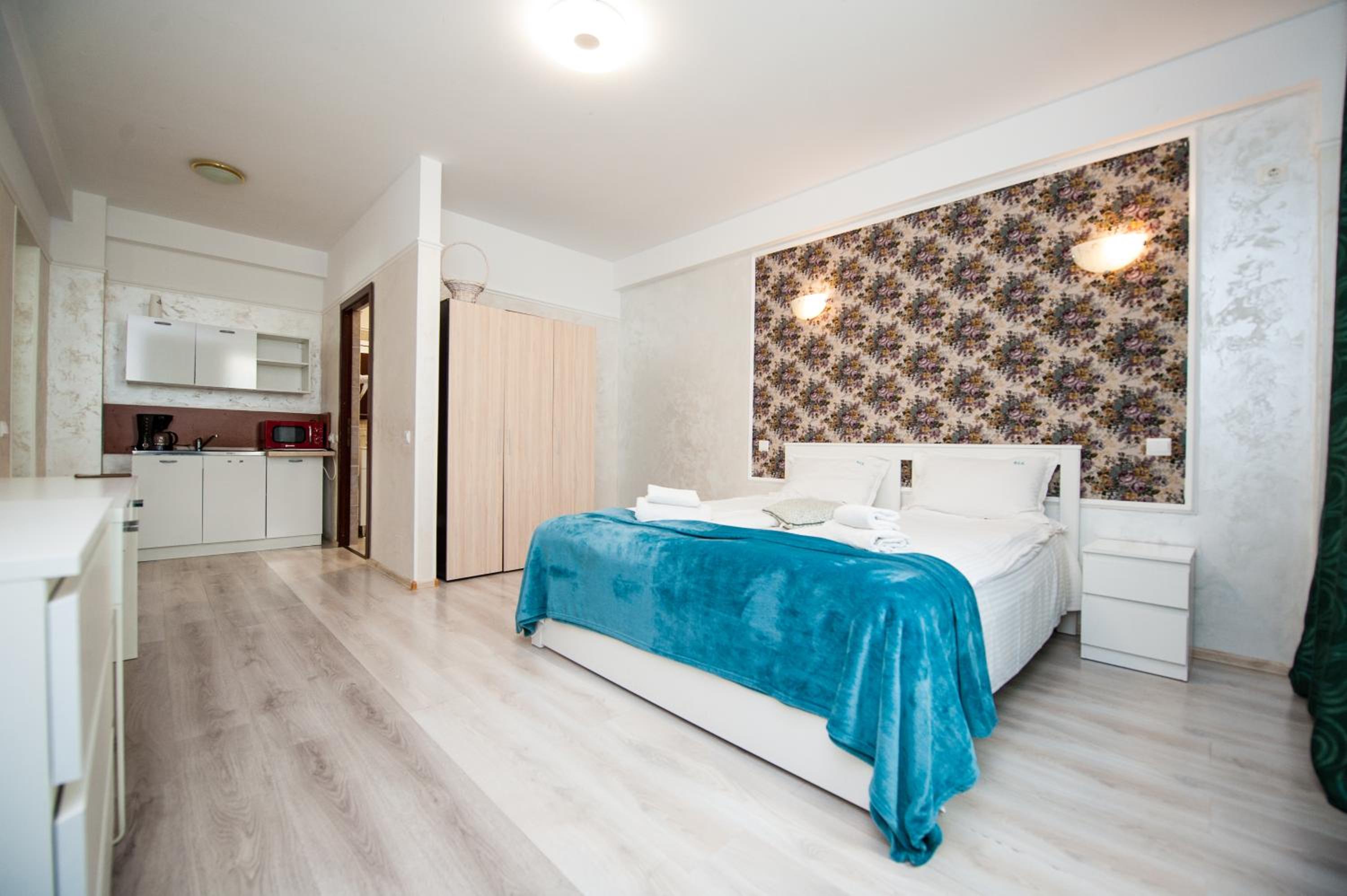 Apartment with Terrace - Photo 14