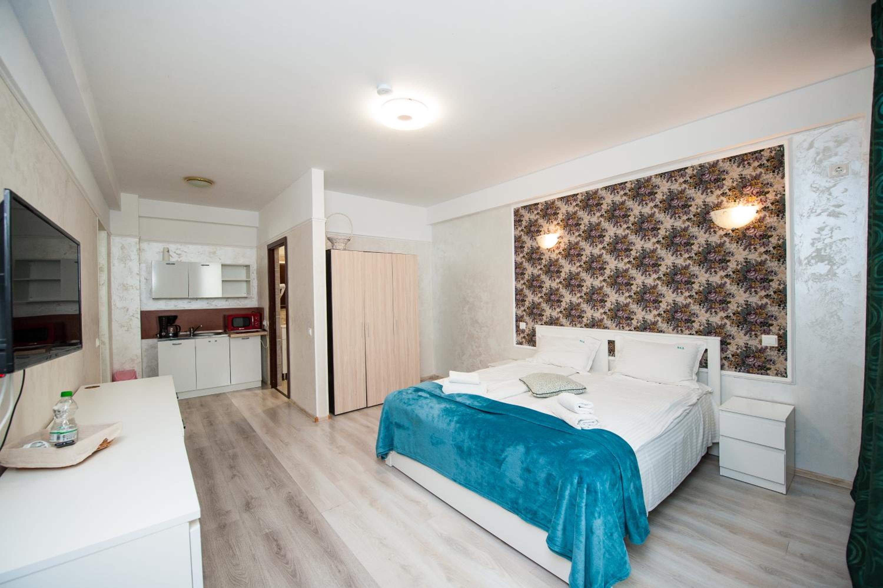 Apartment with Terrace - Photo 13