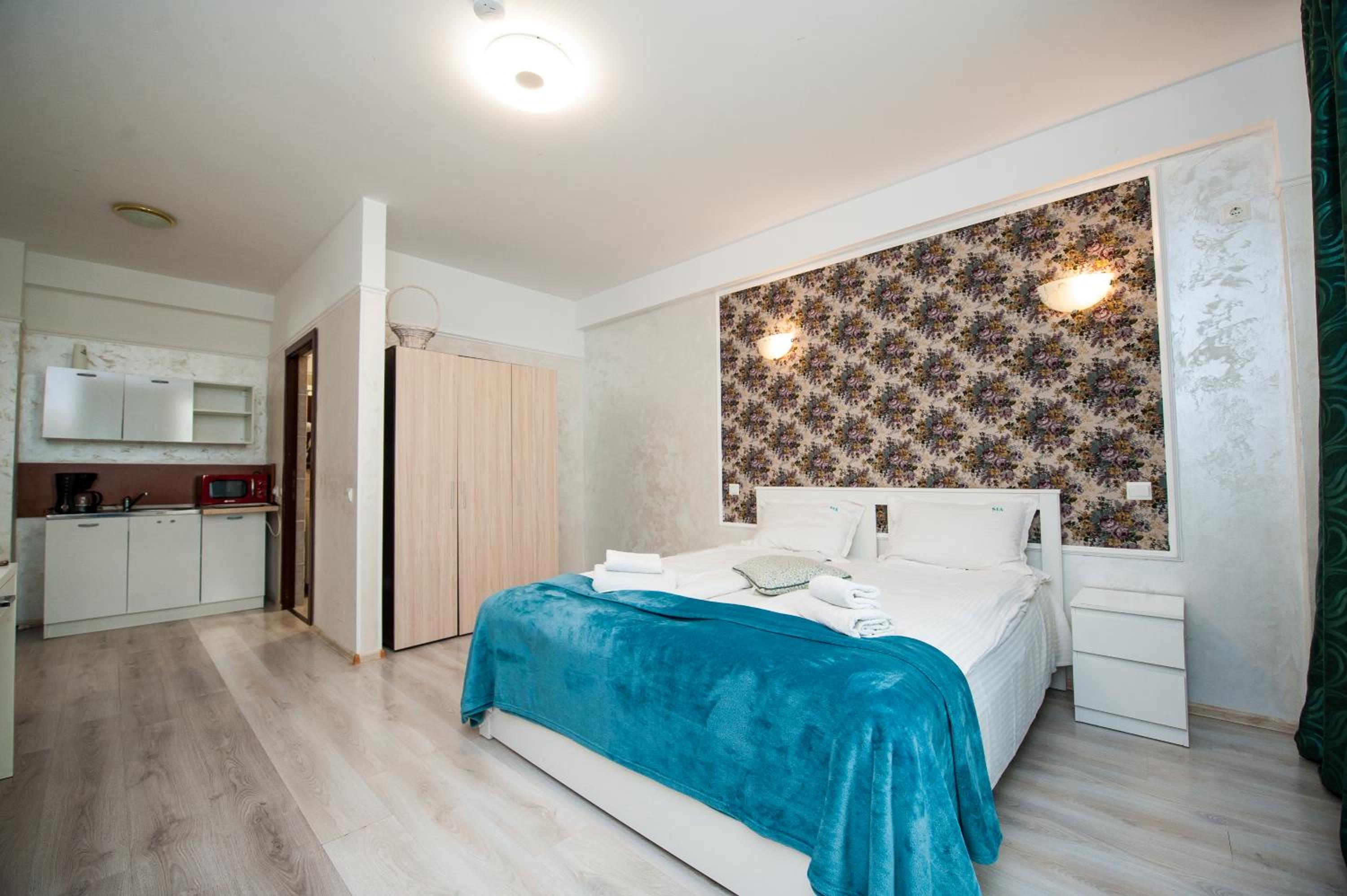 Apartment with Terrace - Photo 11