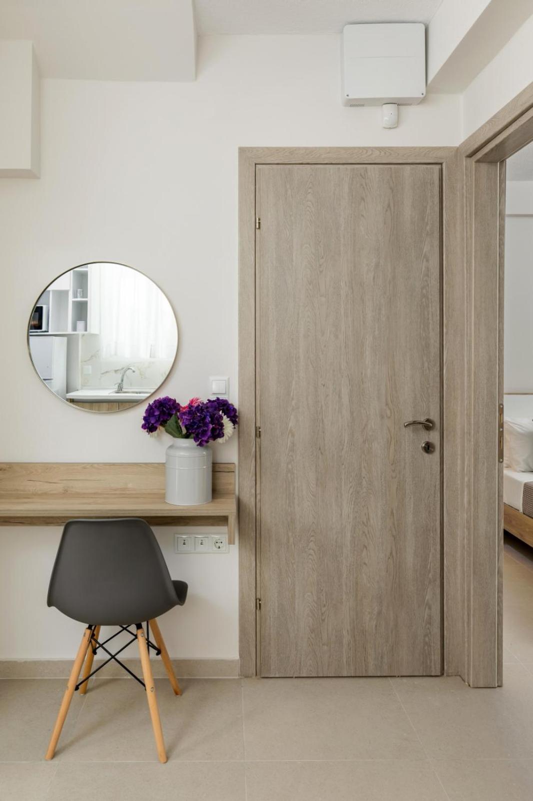 One-Bedroom House photo 1