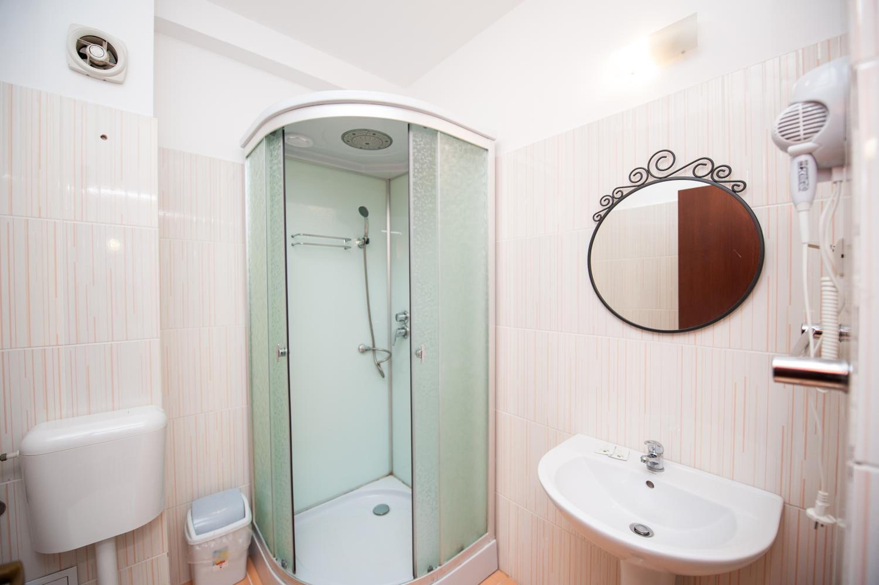 Double or Twin Room - Photo 12