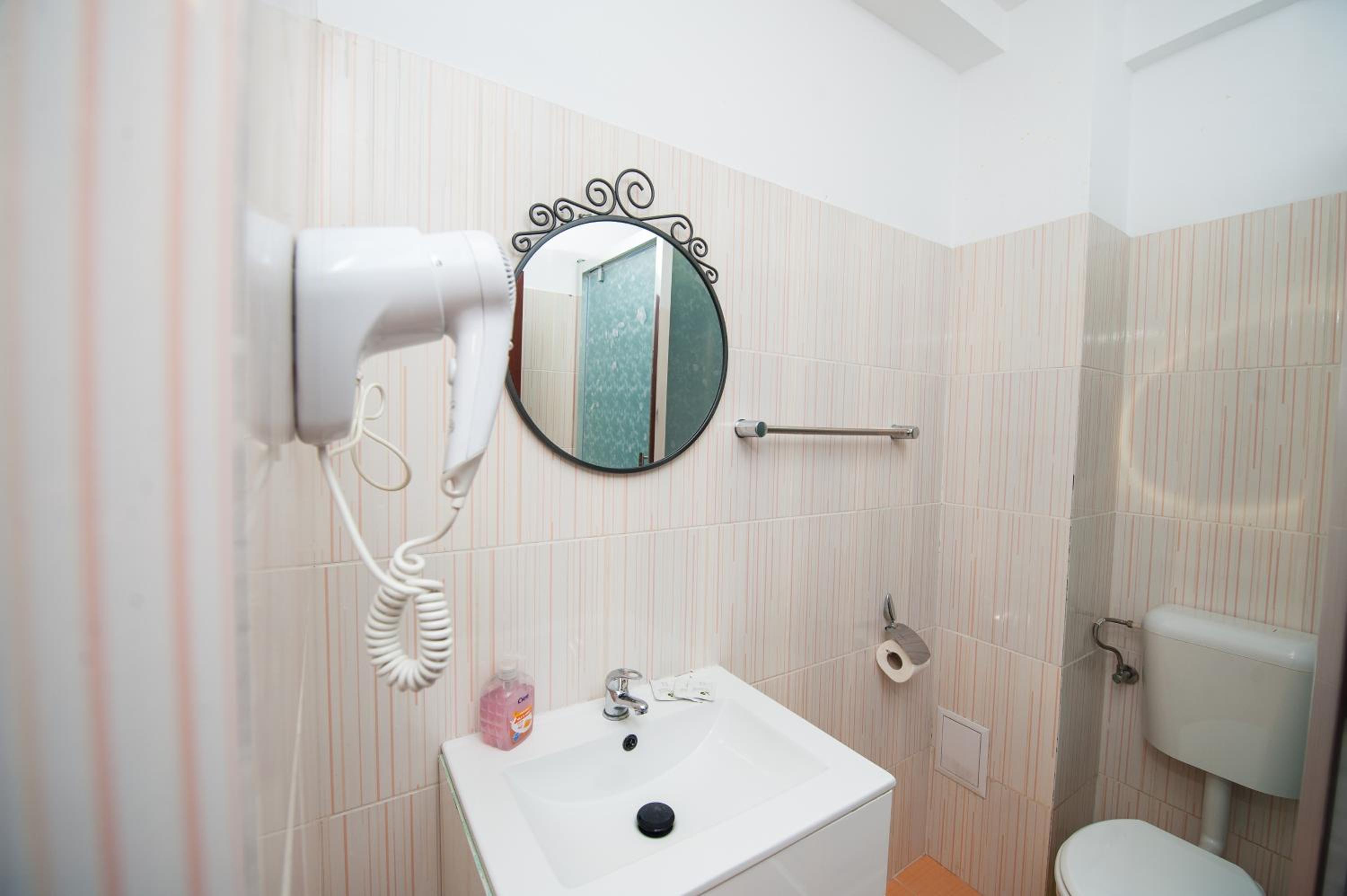 Double or Twin Room - Photo 11