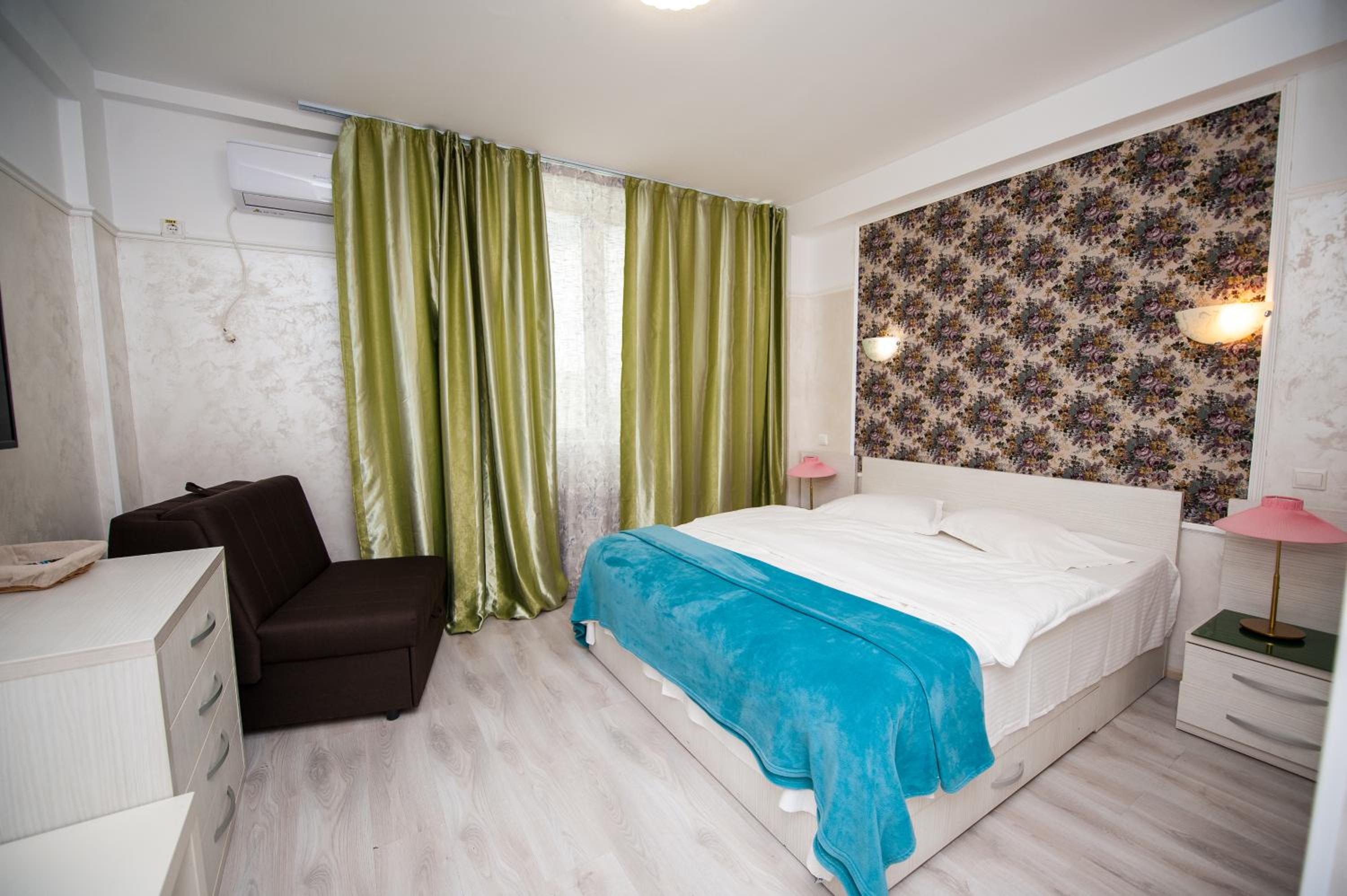 Double or Twin Room - Photo 13