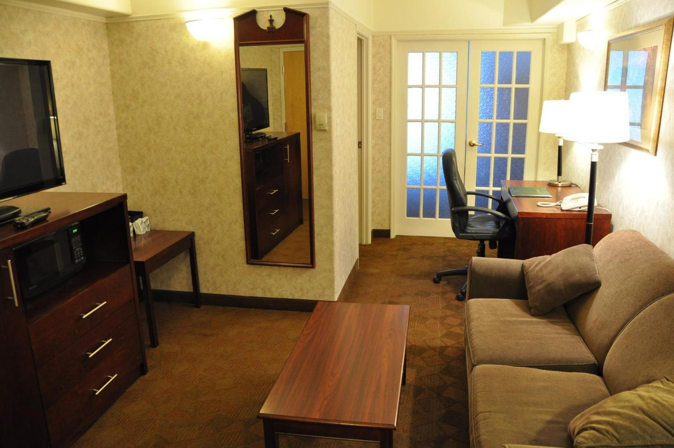 Deluxe Queen Room - Non-Smoking - Photo 3