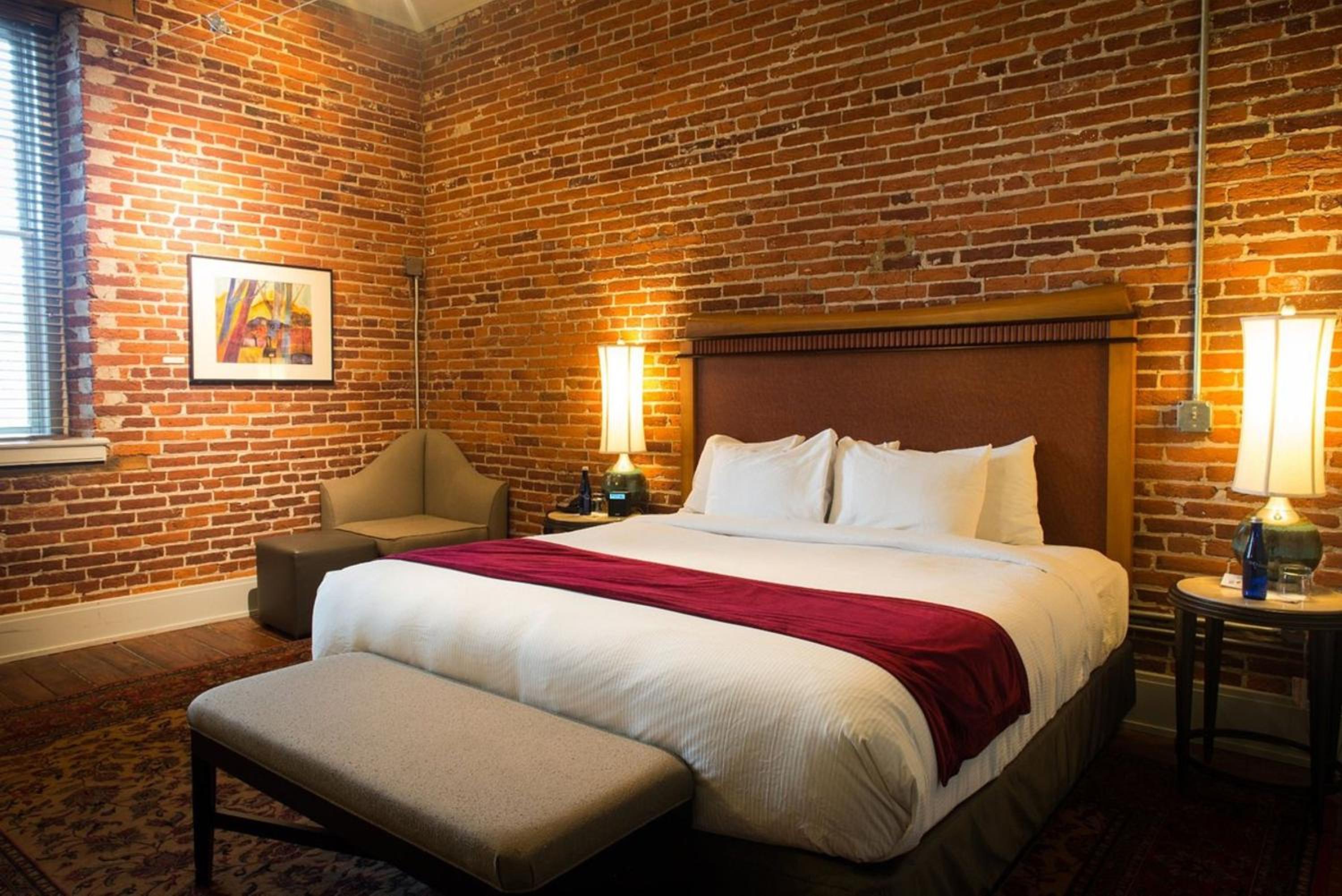 Deluxe King Room - Photo 4