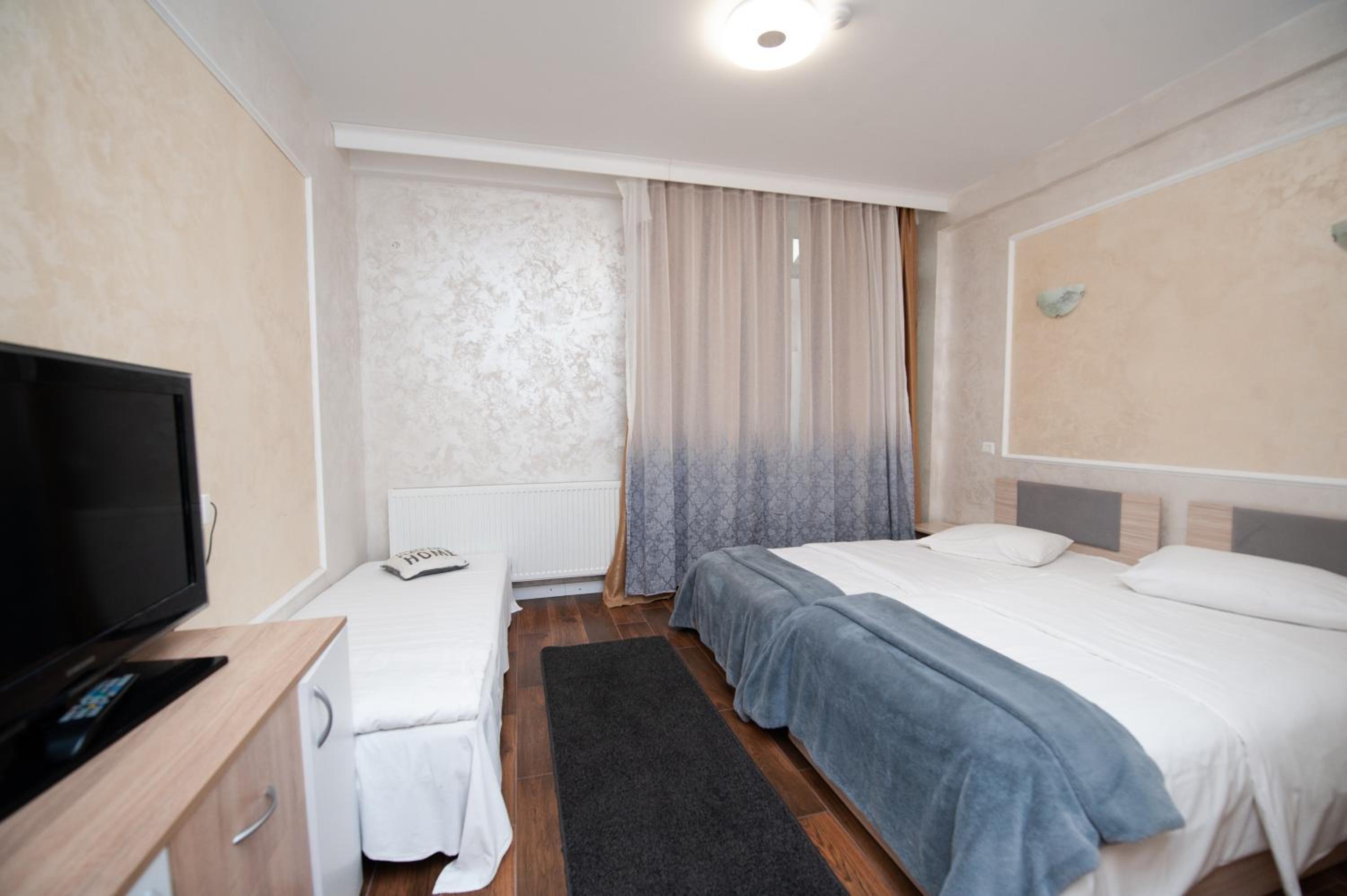 Double or Twin Room - Photo 23