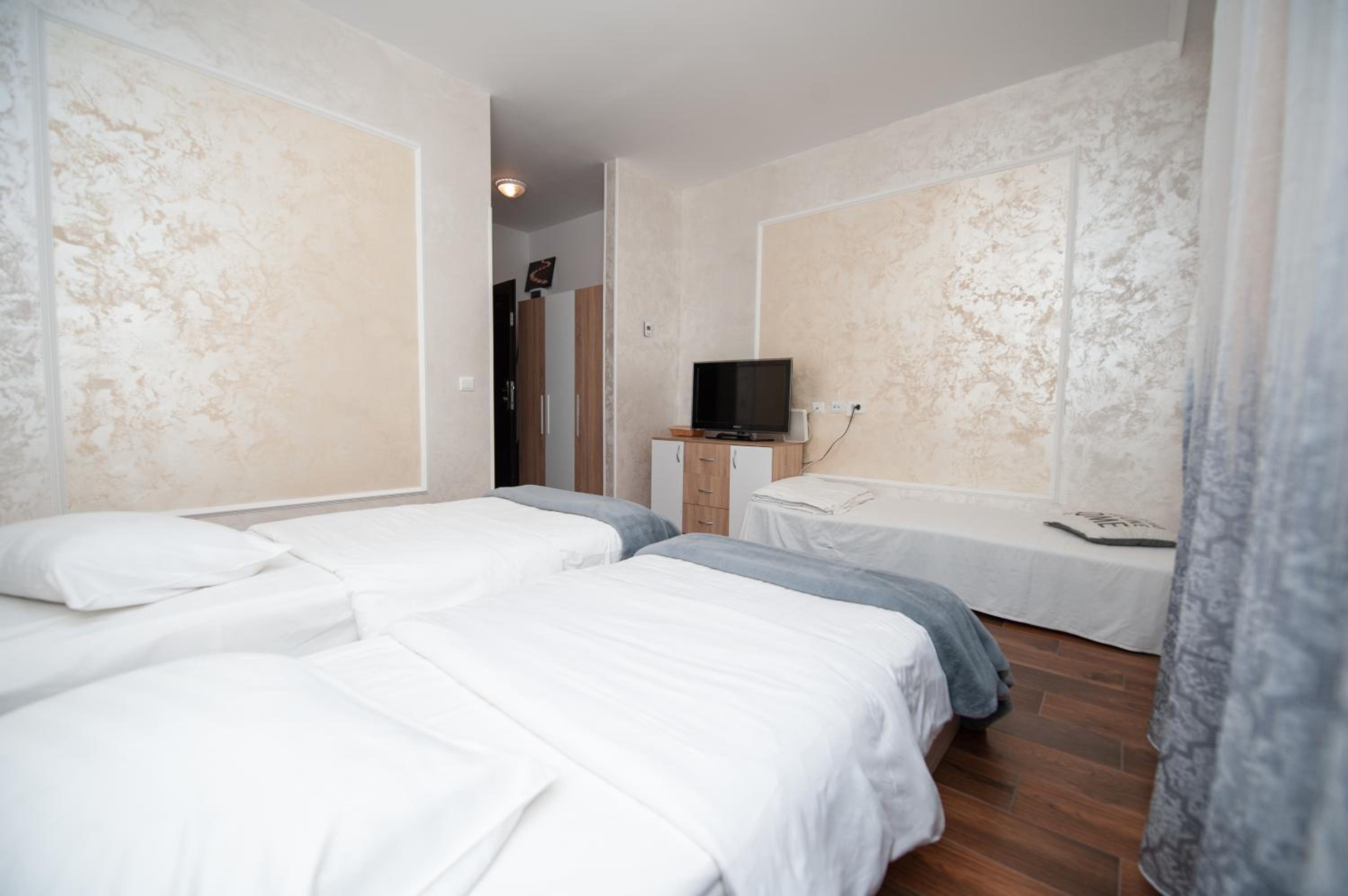 Double or Twin Room - Photo 25