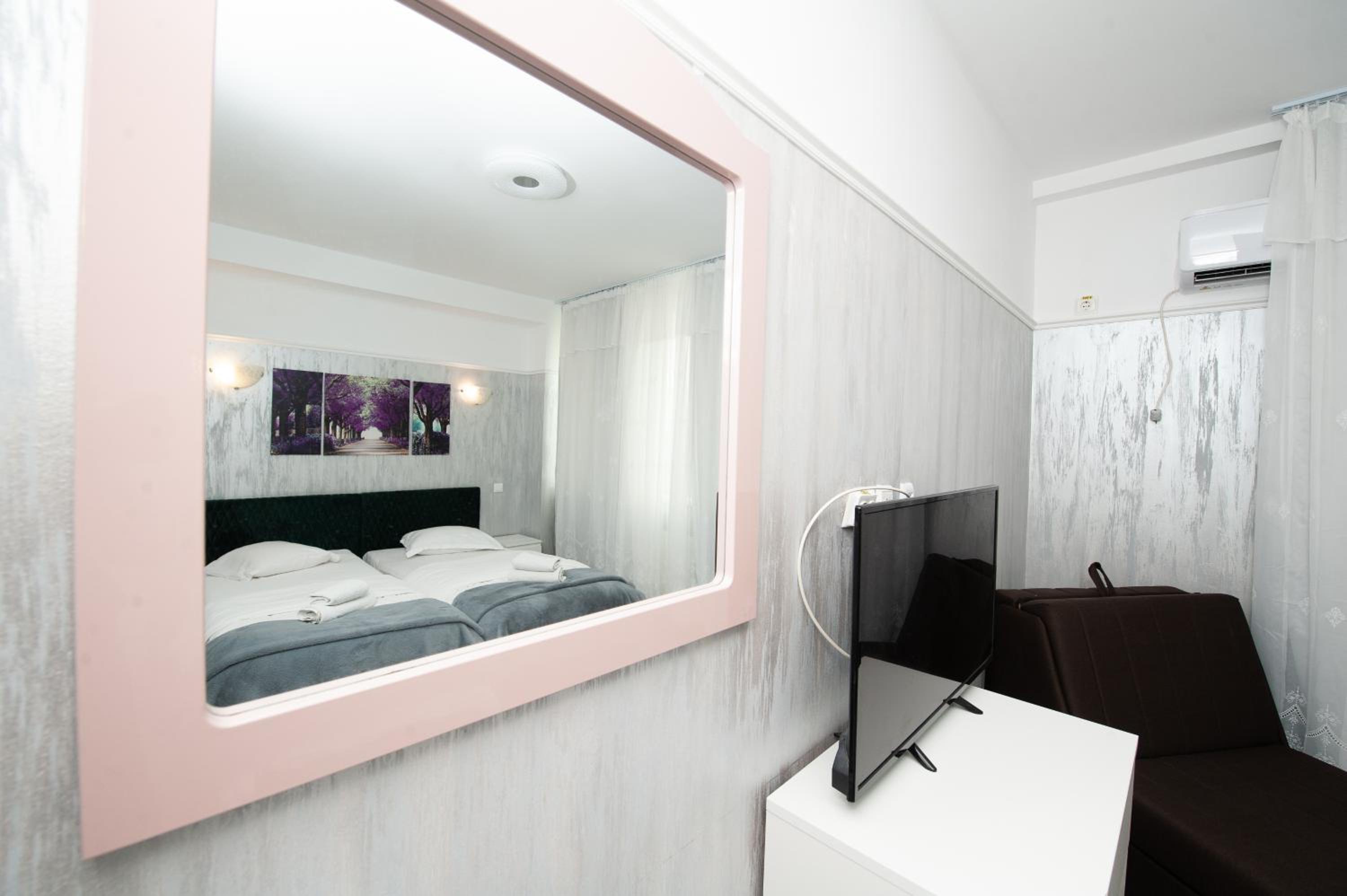 Double or Twin Room - Photo 33