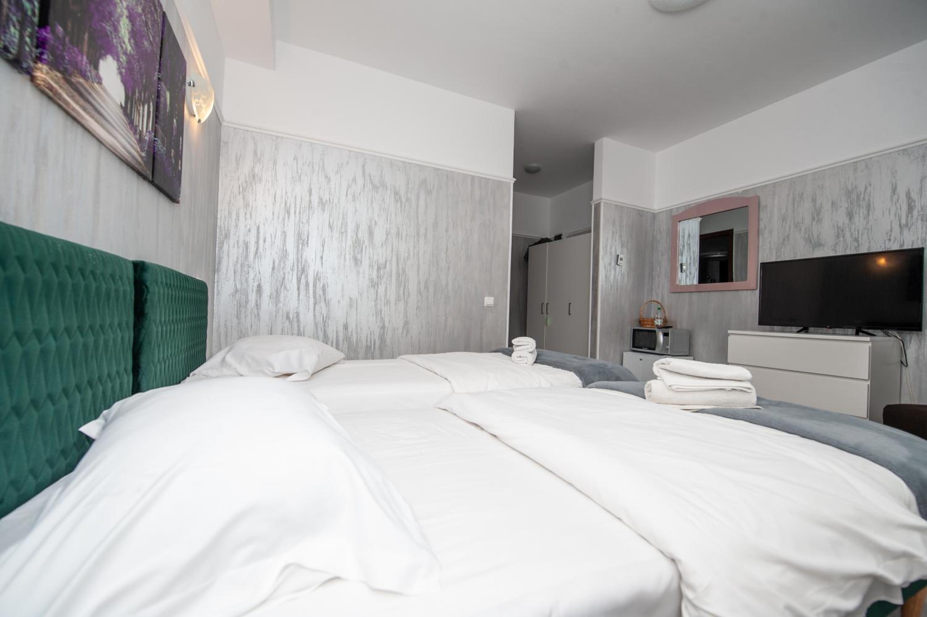 Double or Twin Room - Photo 32