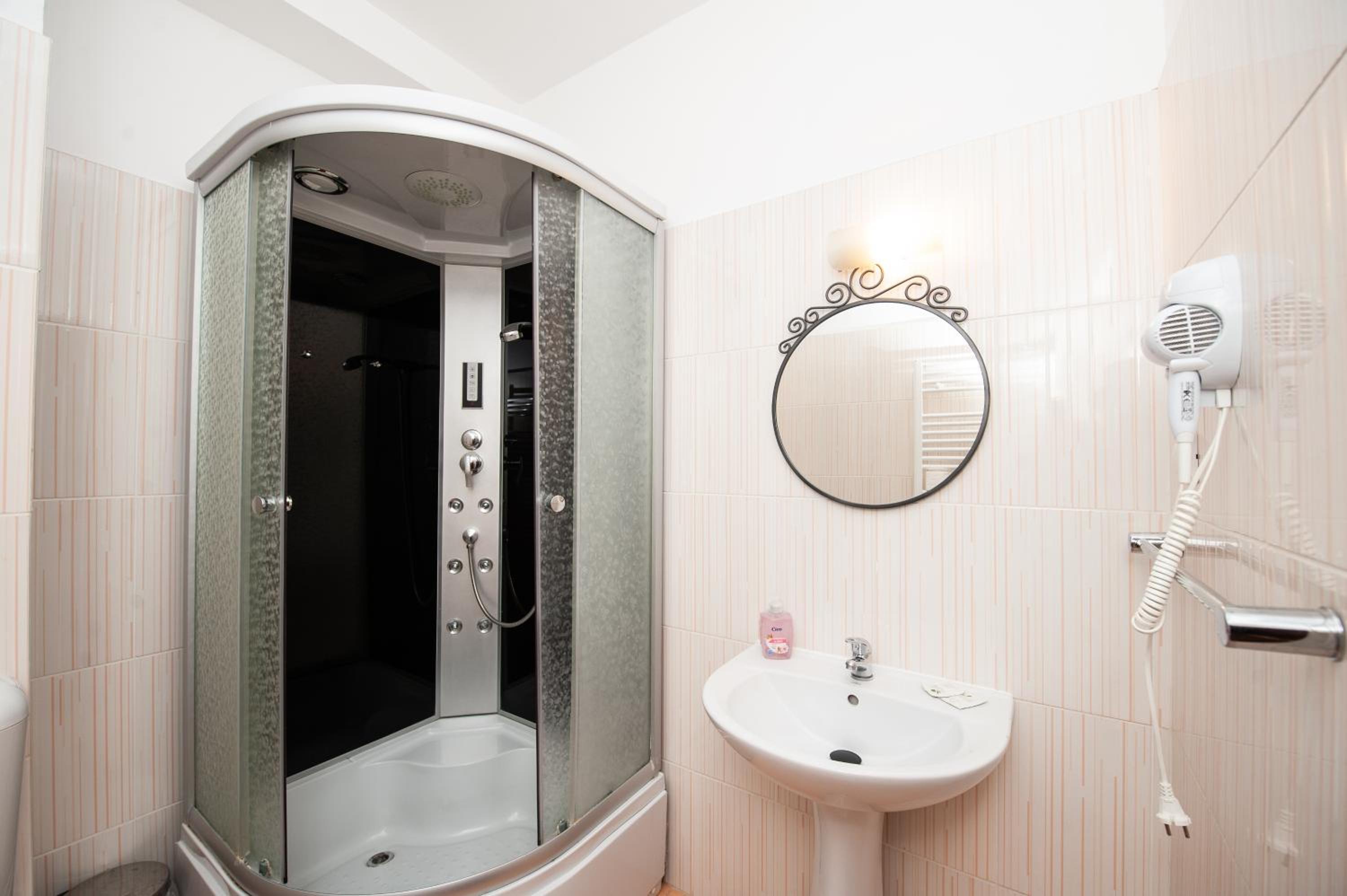 Double or Twin Room - Photo 35