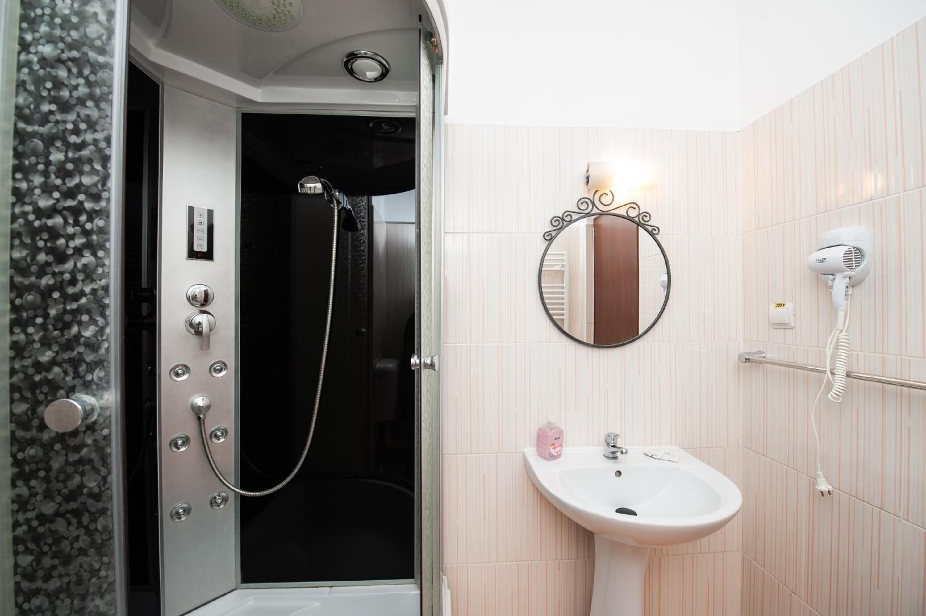 Double or Twin Room - Photo 34