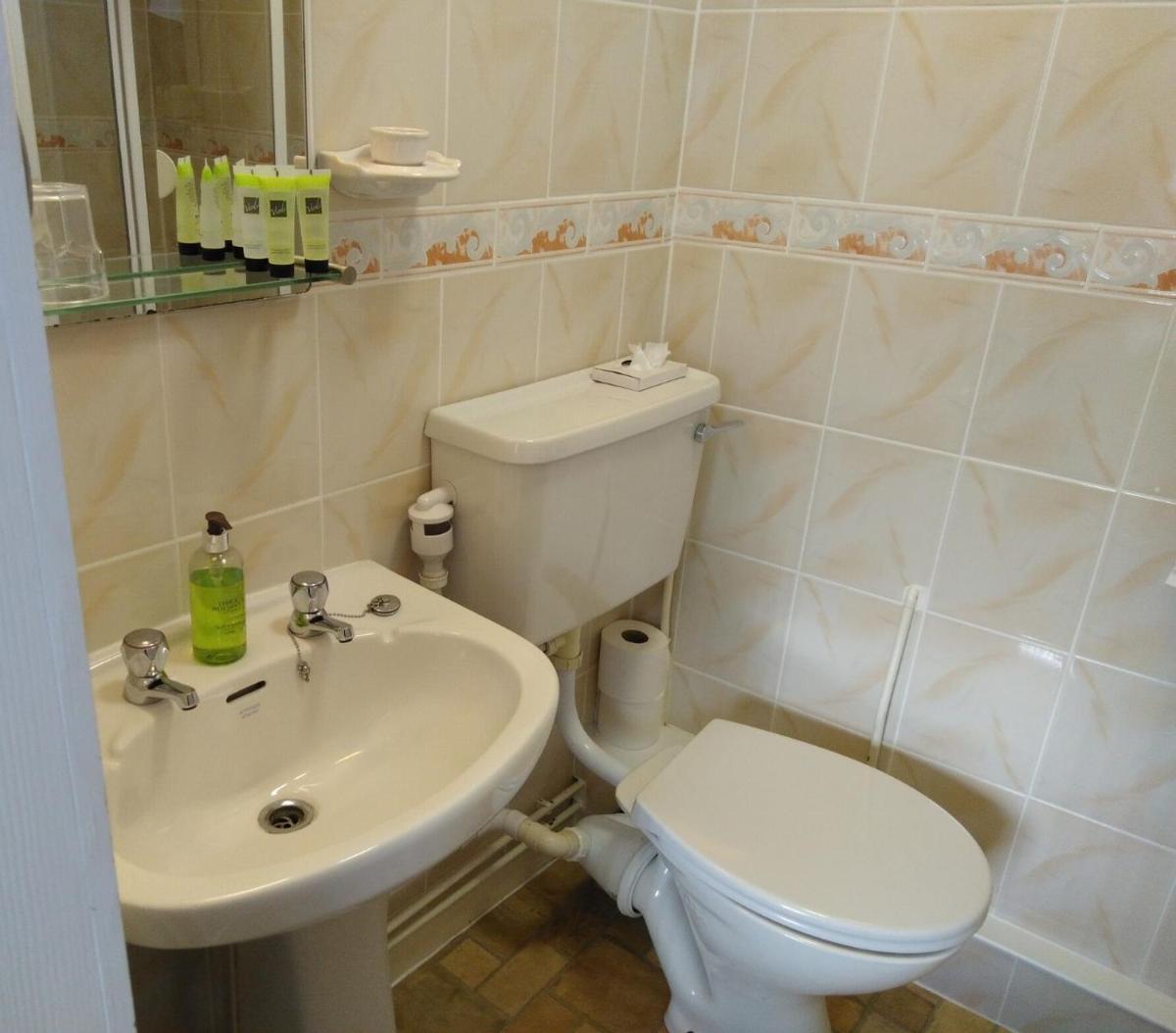 Budget Double Room photo 3
