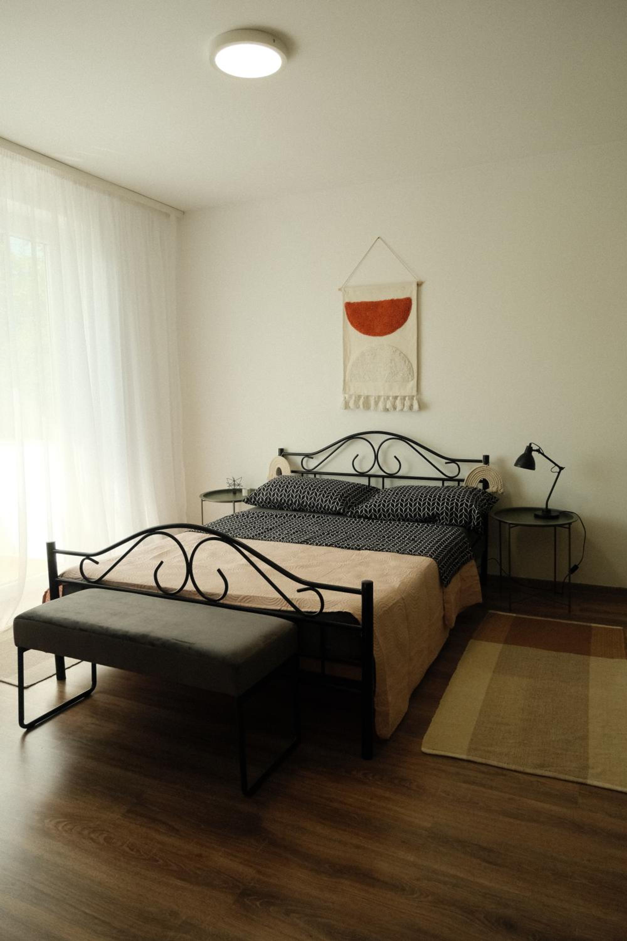 One-Bedroom Apartment photo 2