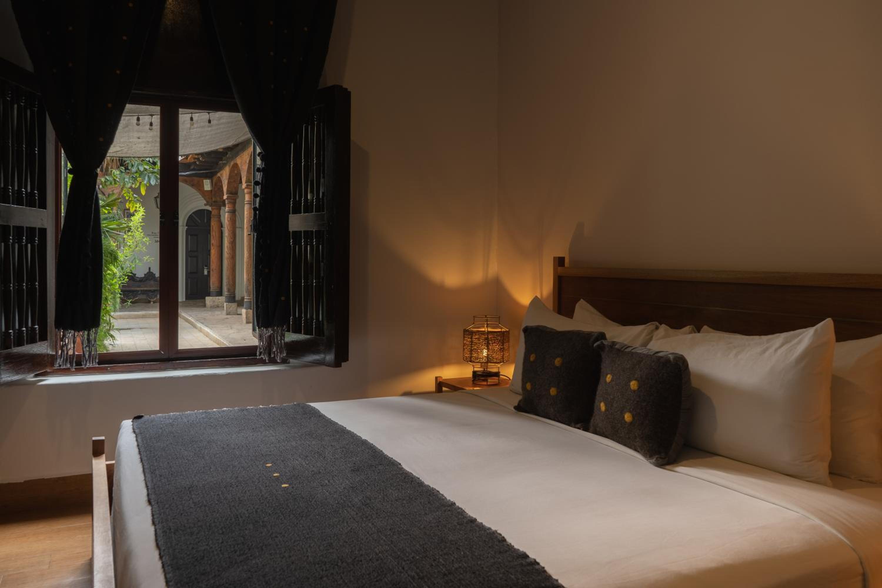 Superior King Room - Photo 1
