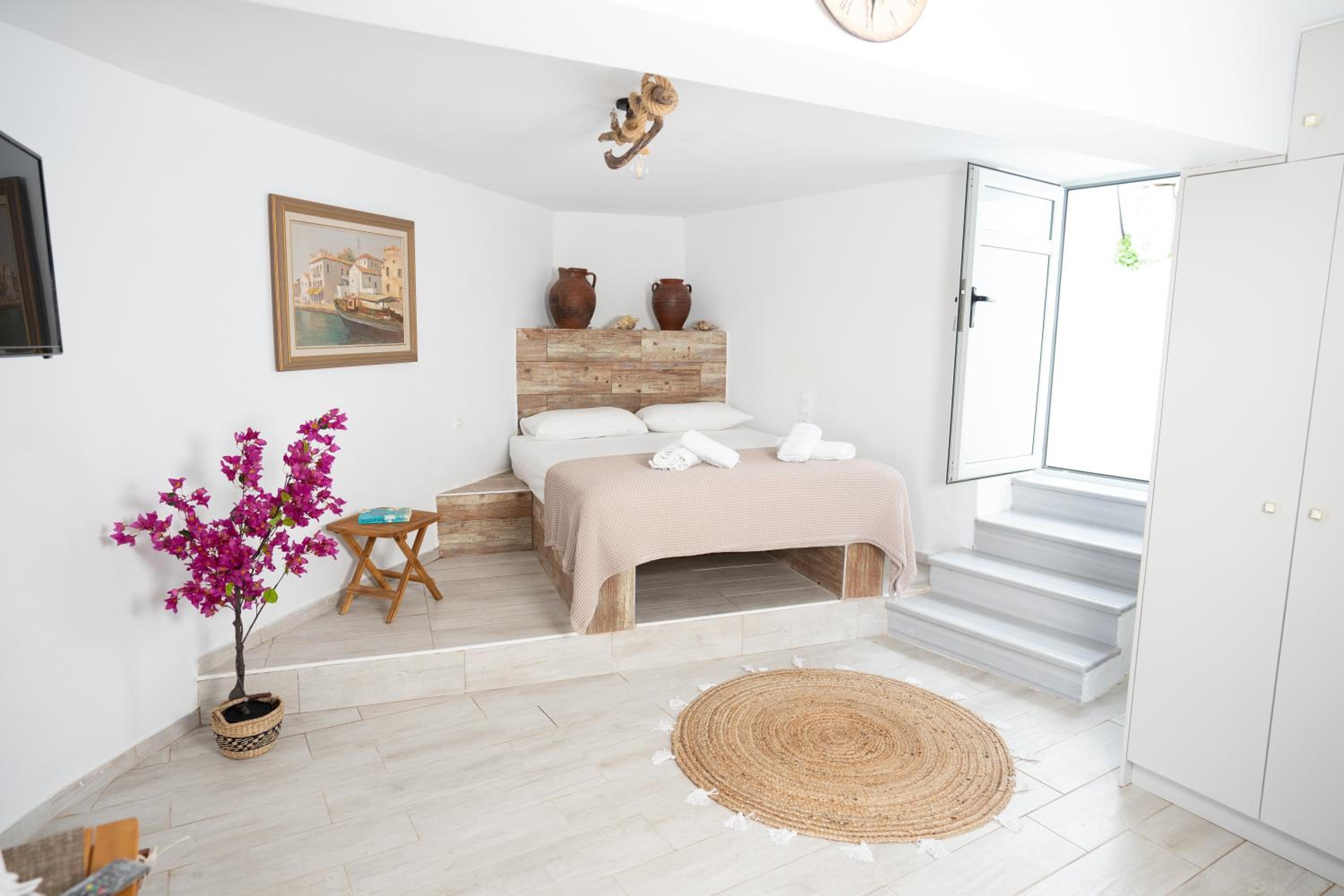 One-Bedroom House photo 1