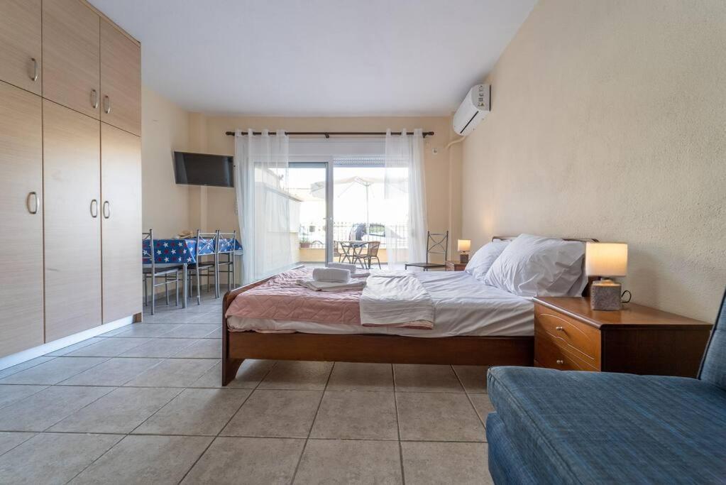 One-Bedroom Apartment photo 2