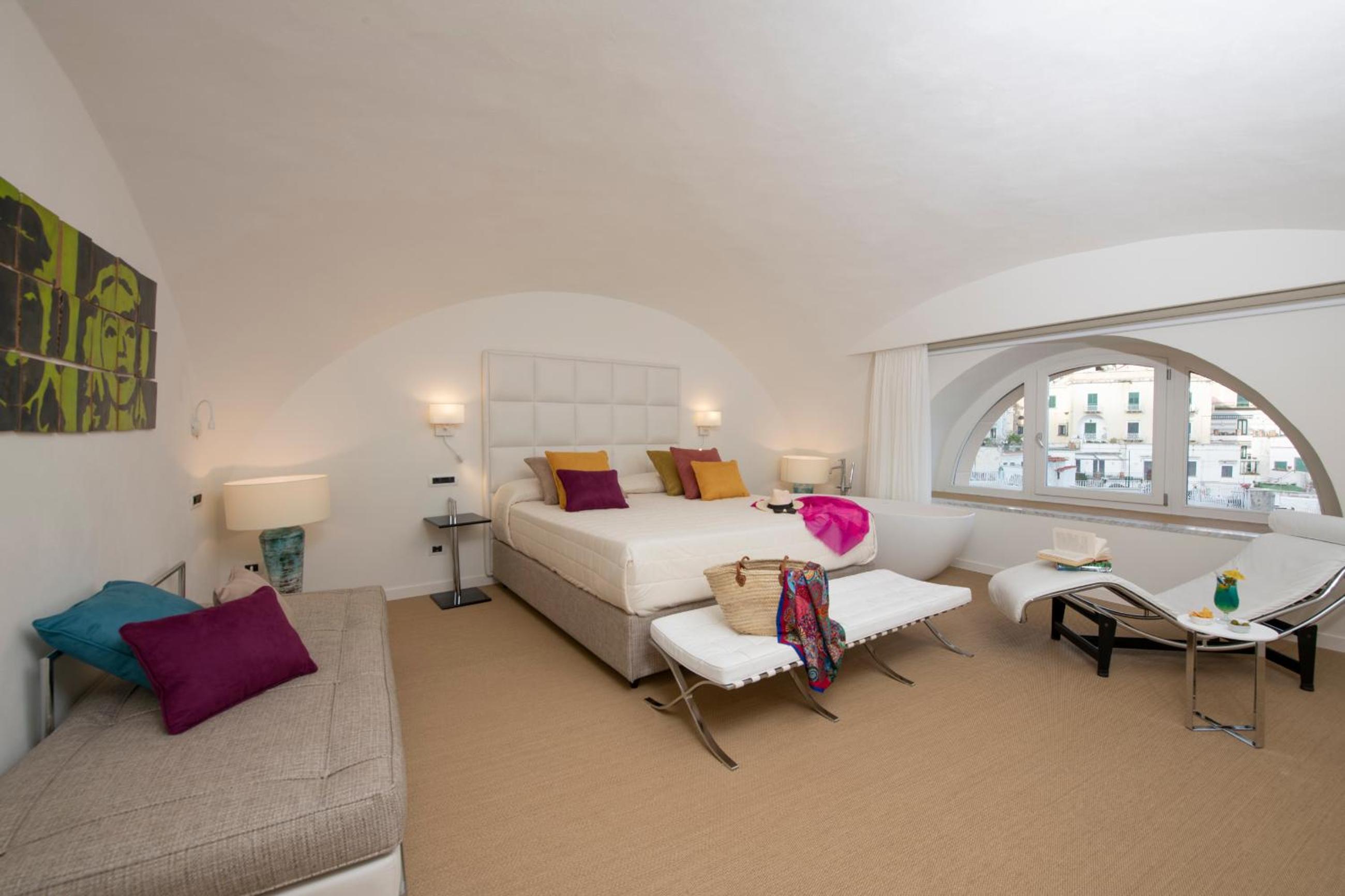 Deluxe Room - Photo 5
