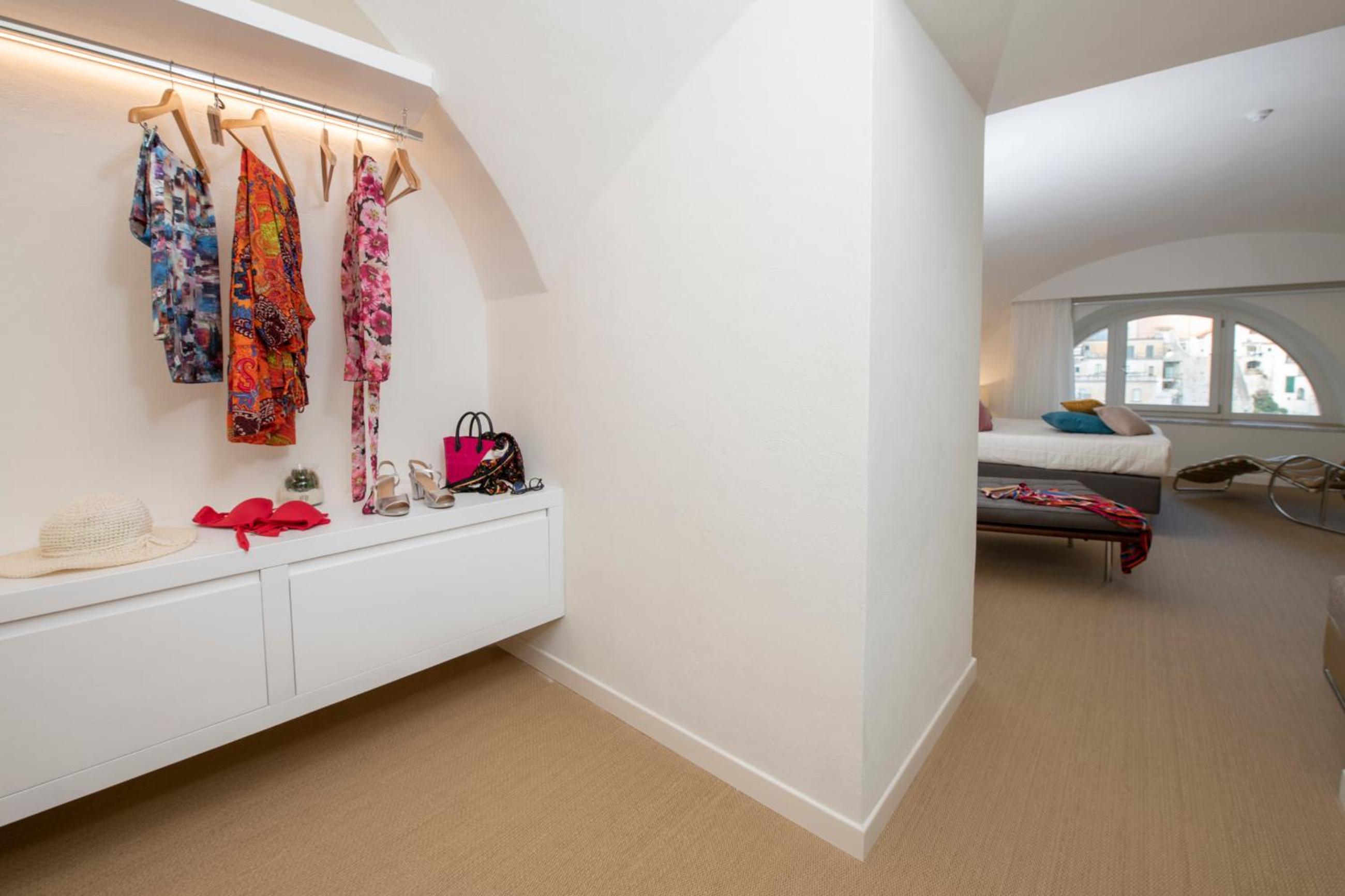 Deluxe Room - Photo 23