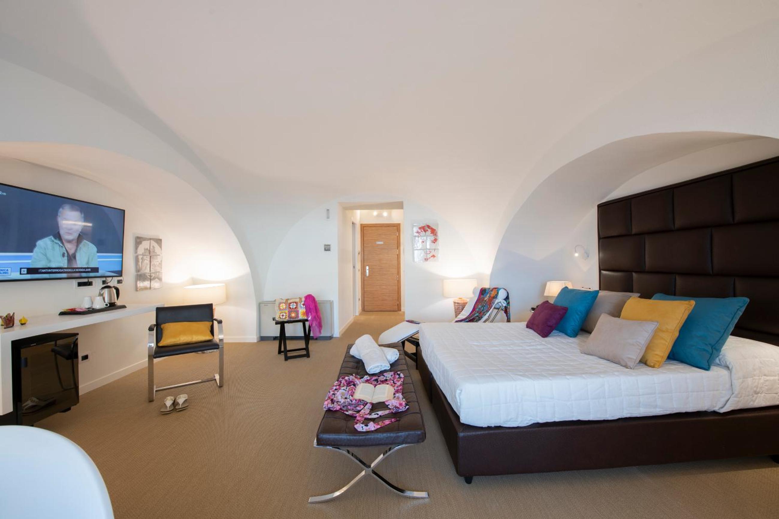 Deluxe Room - Photo 3