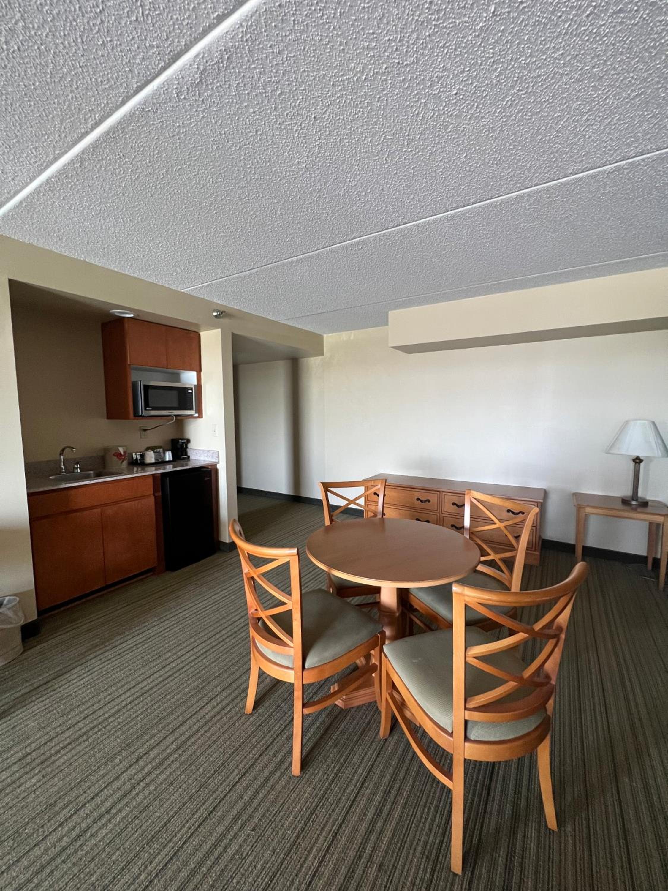 One-Bedroom King Suite - Non-Smoking - Photo 3