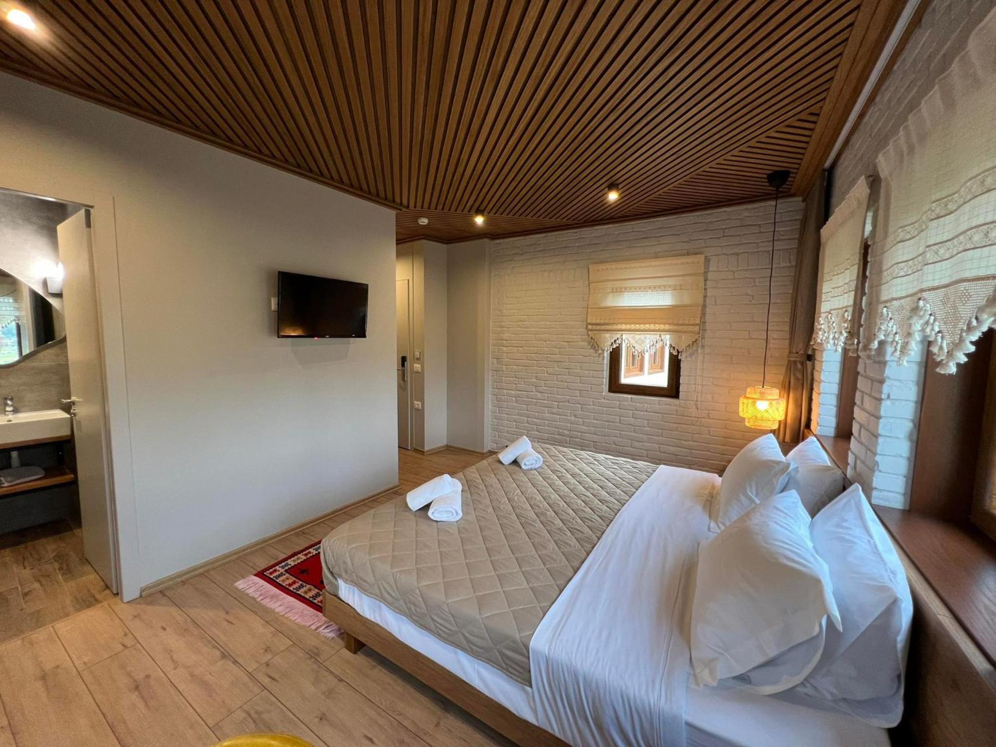 Deluxe Double or Twin Room with City View