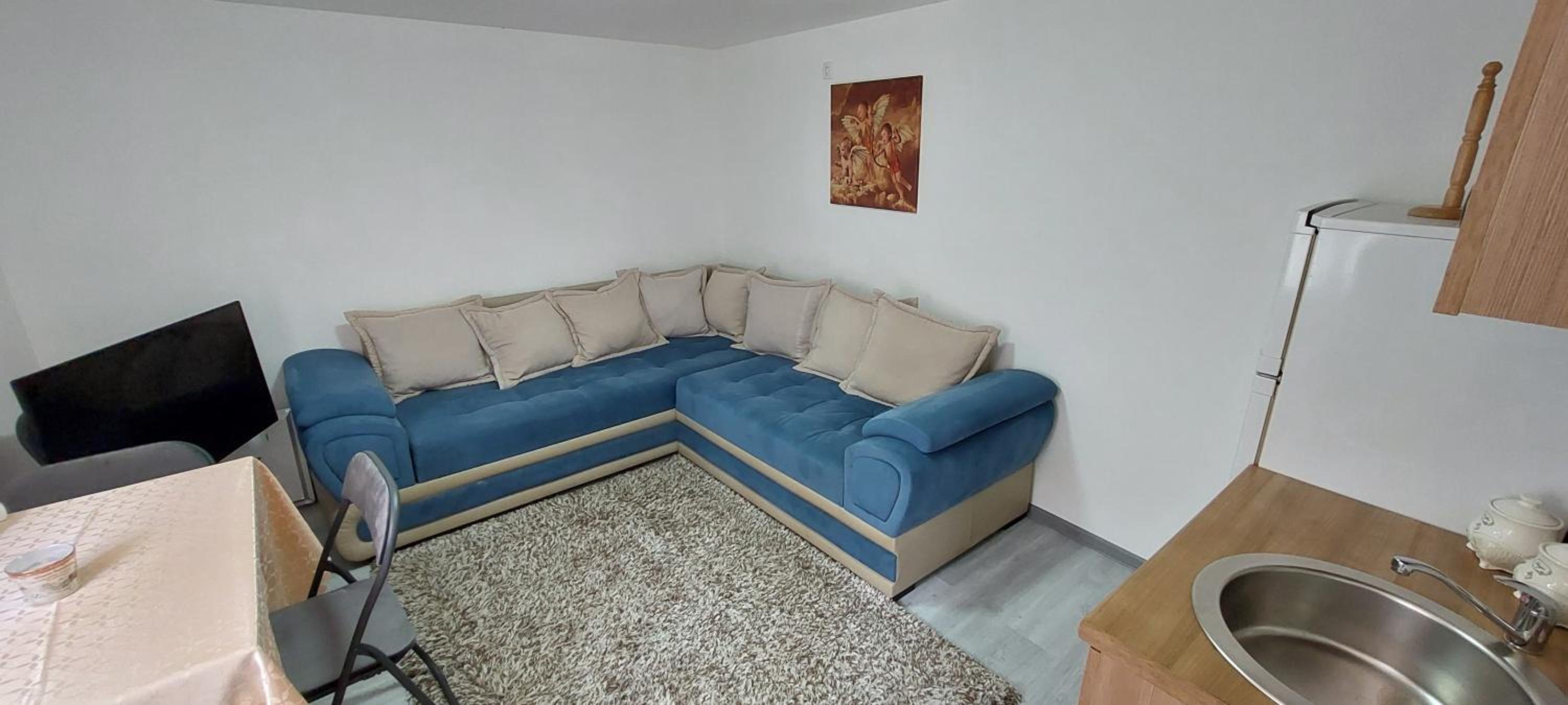 One-Bedroom Apartment photo 1