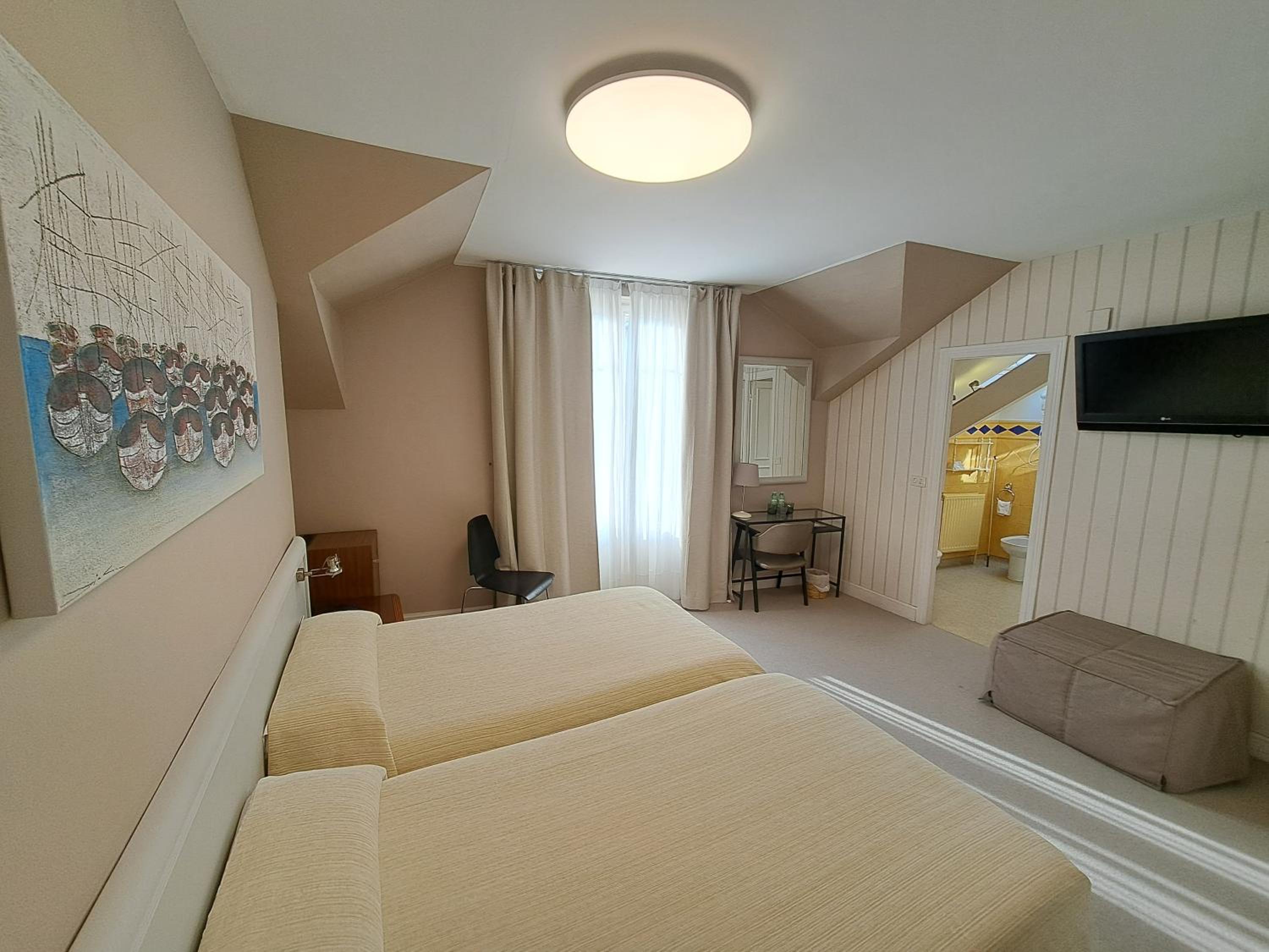 Habitación Estándar con Dos Camas Individuales