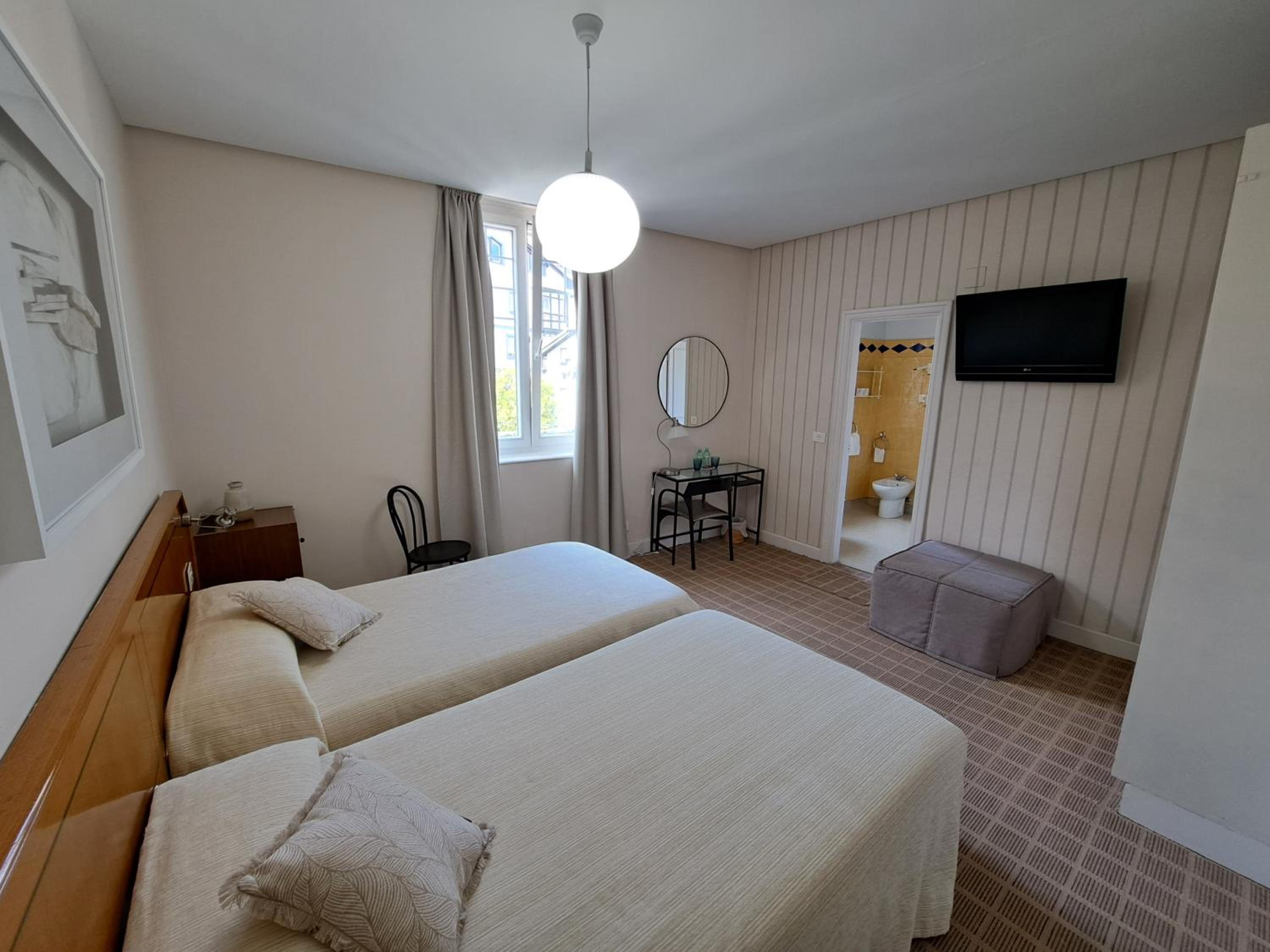 Standard Twin Room photo 2