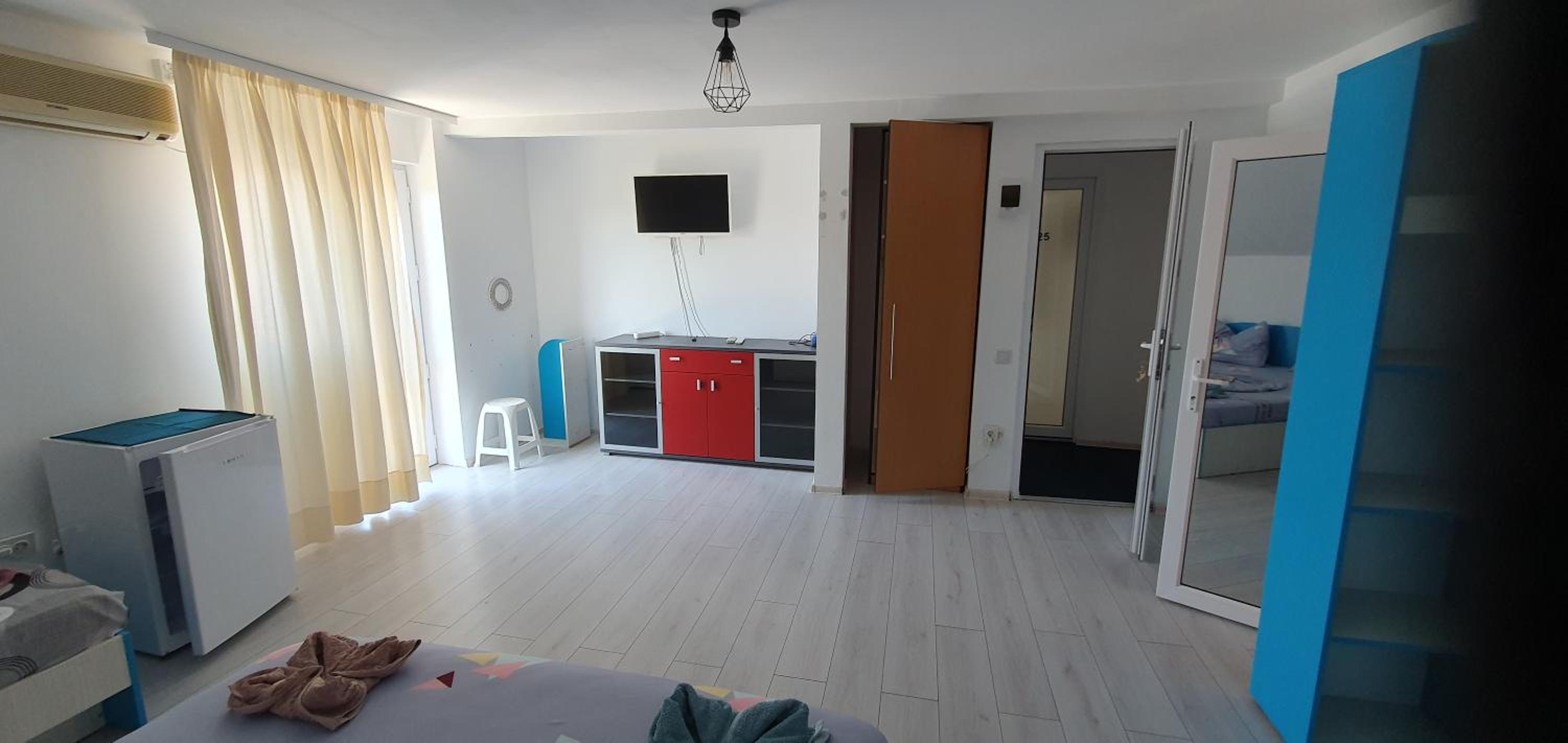 Family Room with Balcony photo 2