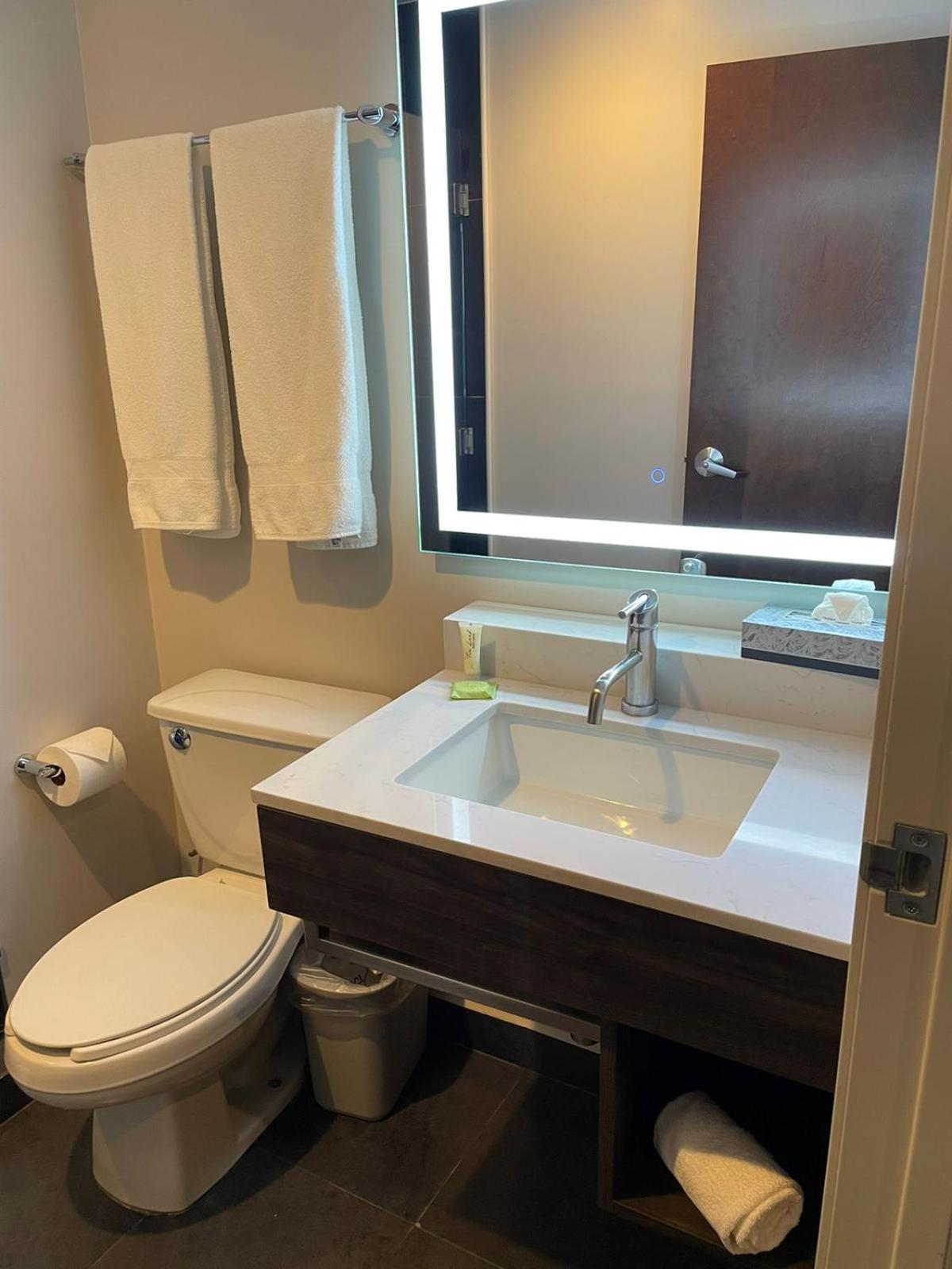 Standard Double Room with Two Double Beds - Disability Access photo 3