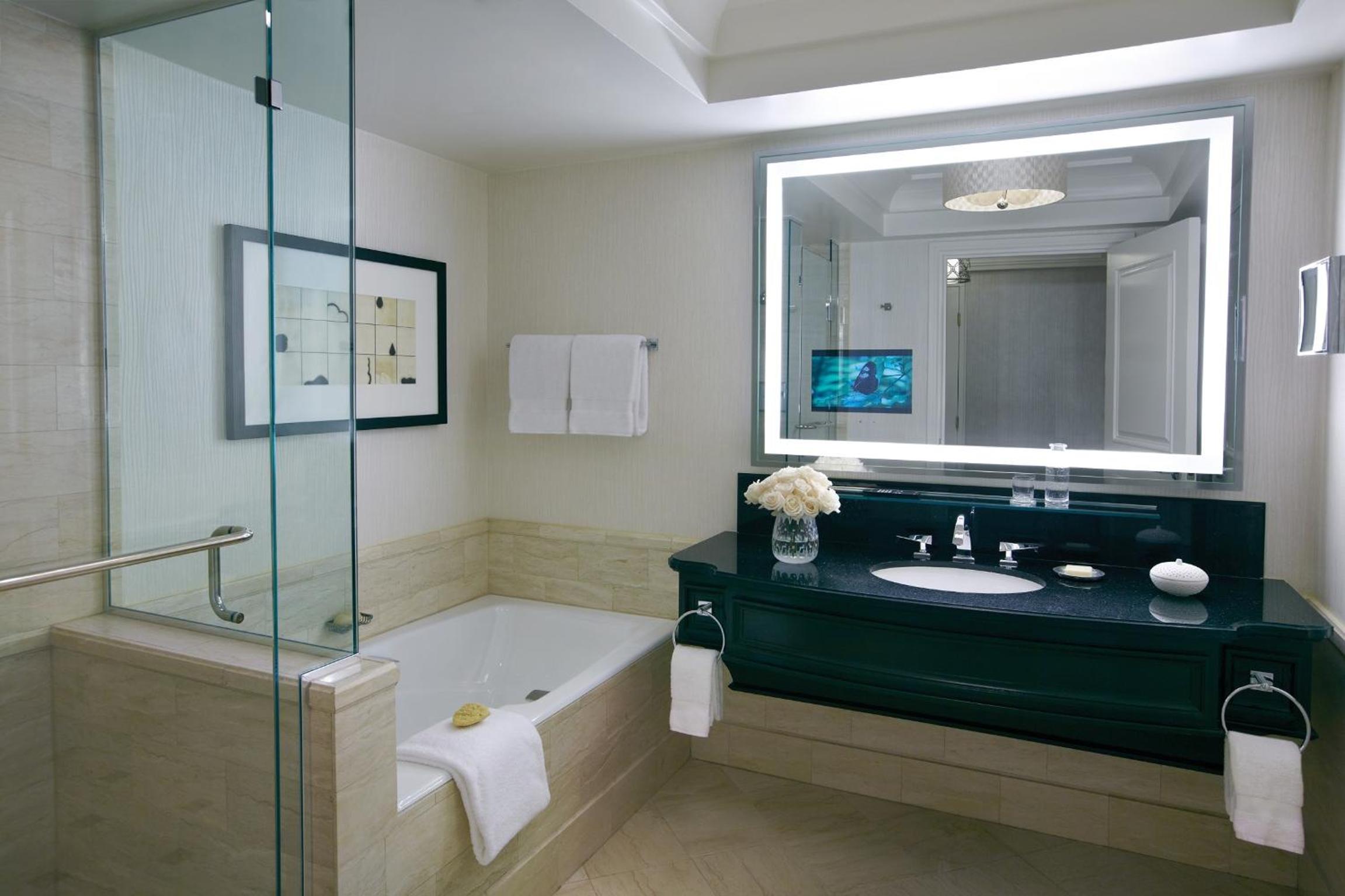 Executive Suite - Photo 5