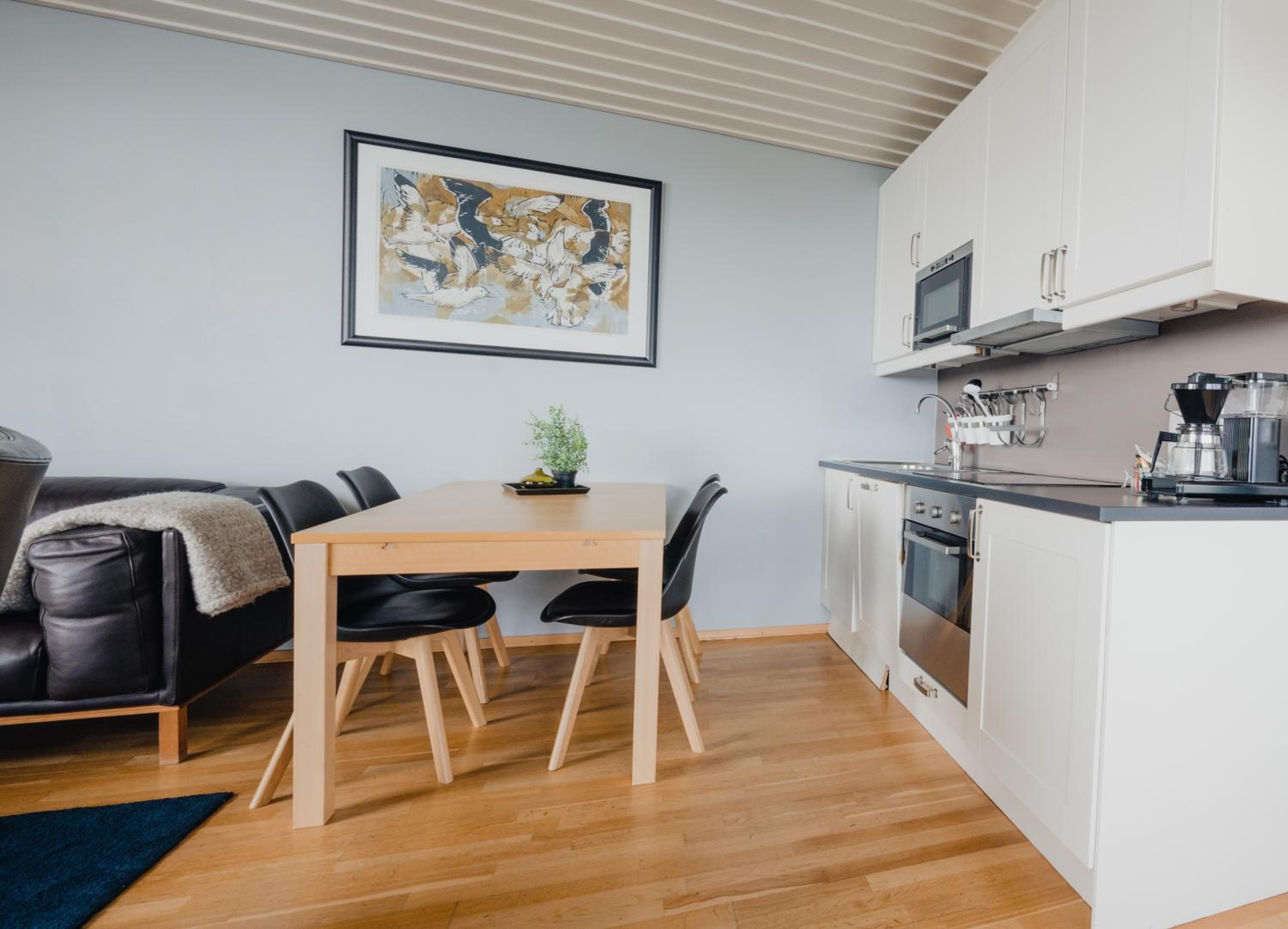 Apartment with Sea View - Photo 4