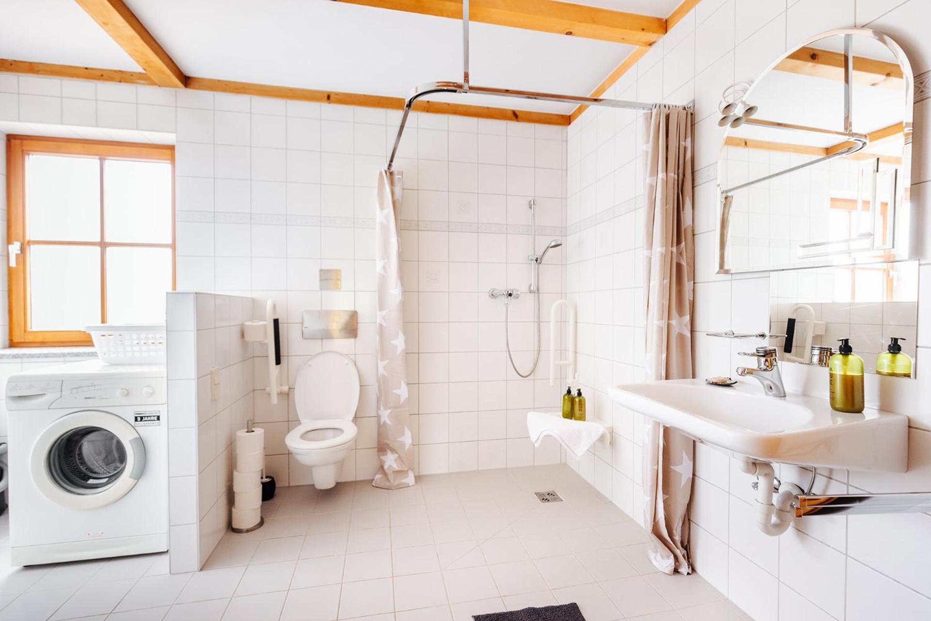 Apartment with Shower photo 3
