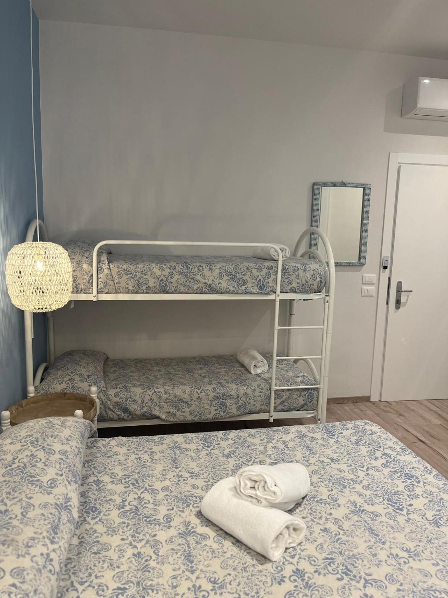 Classic Quadruple Room - Photo 2