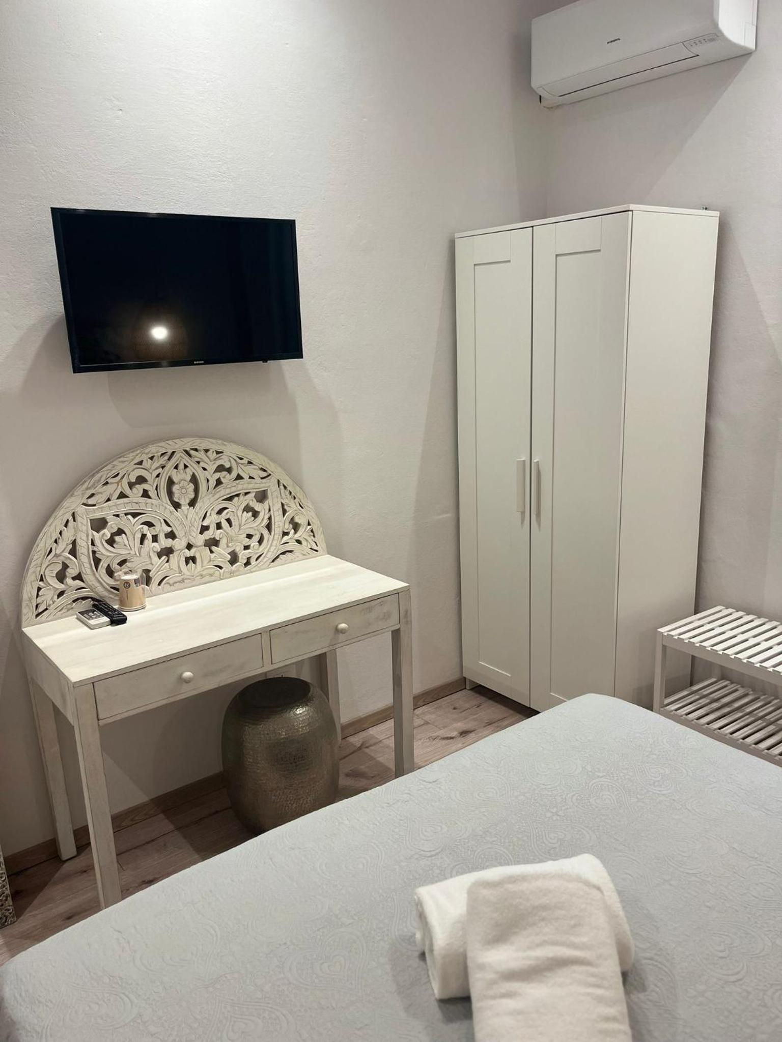 Double or Twin Room - Photo 3
