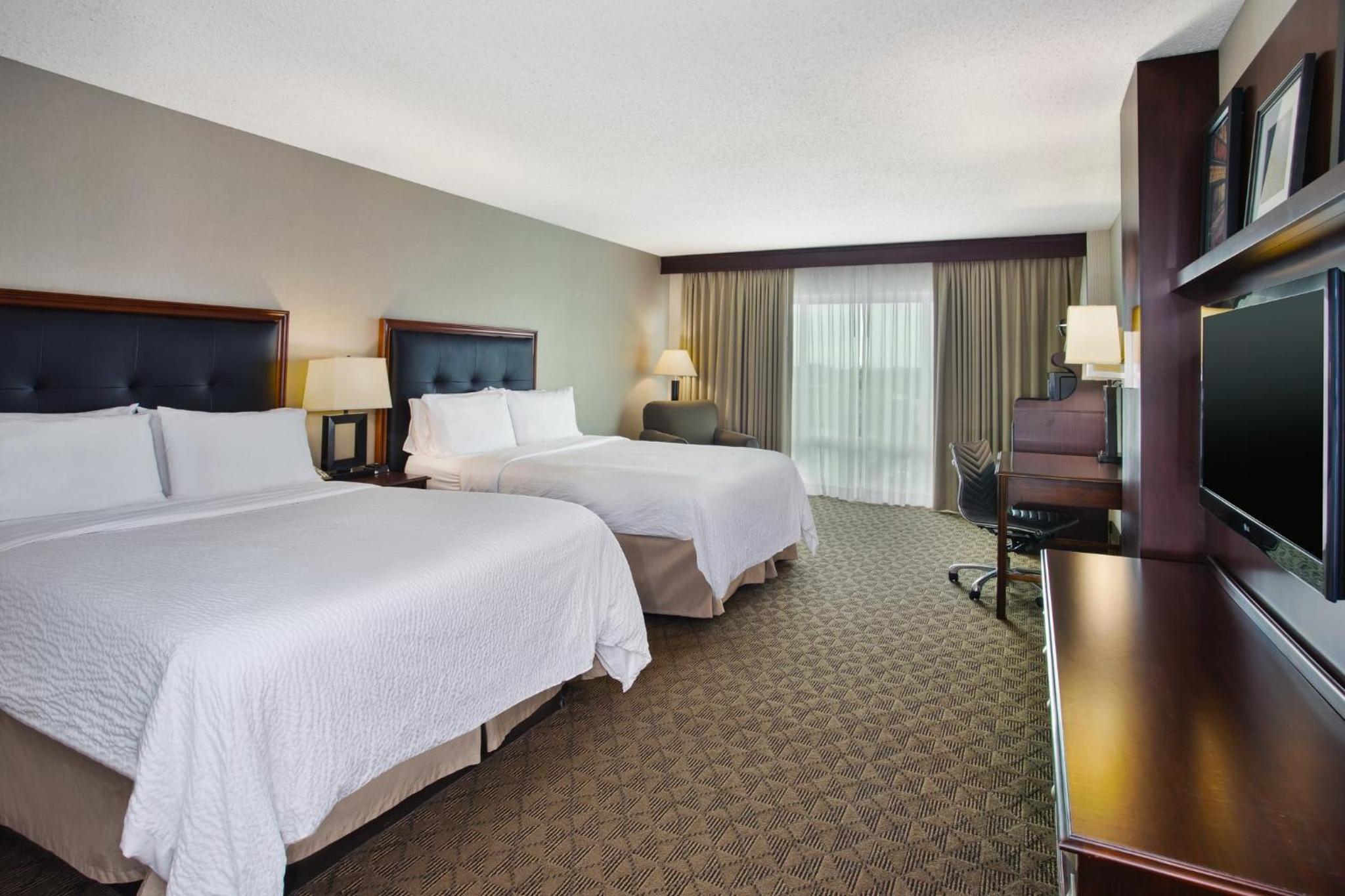 Standard Room with Two Queen Beds - Photo 7