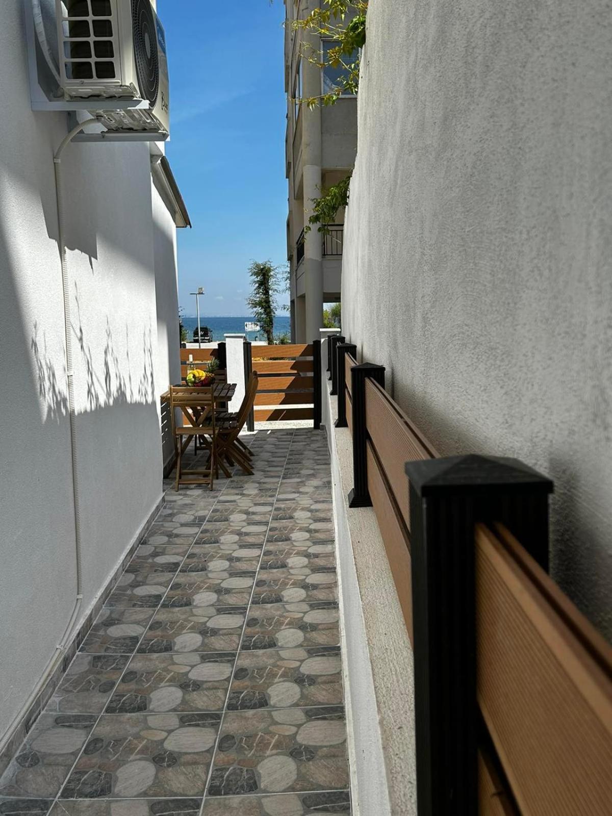 Studio Apartment photo 2