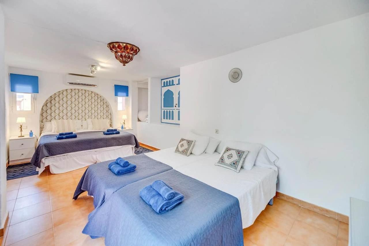 Quadruple Room with Private Bathroom
