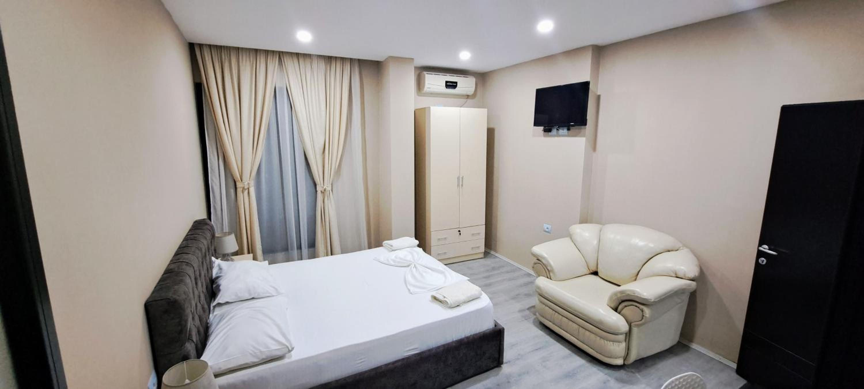 Deluxe Double Room with Shower photo 1
