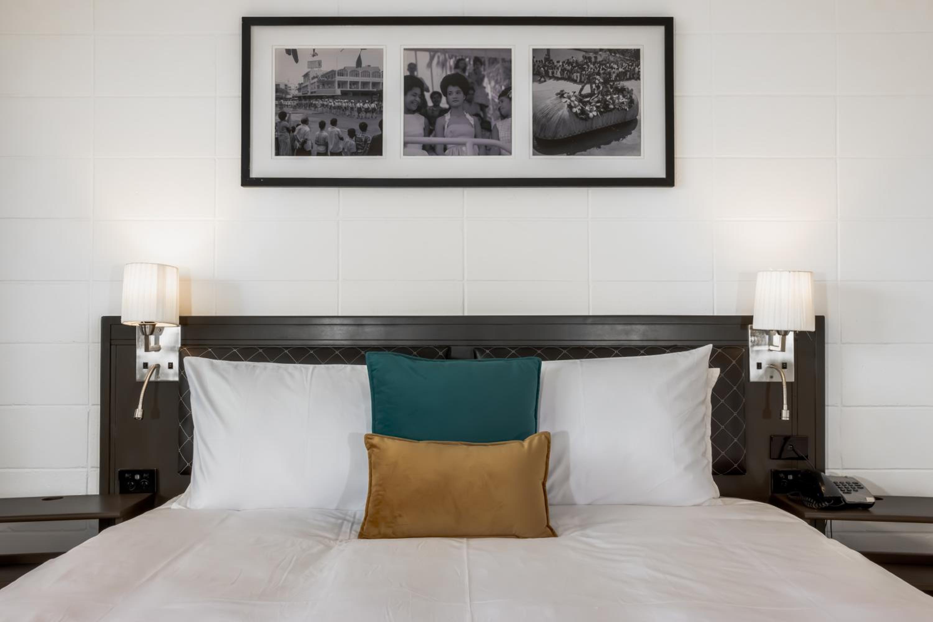 Studio Room - King - Middle Floor