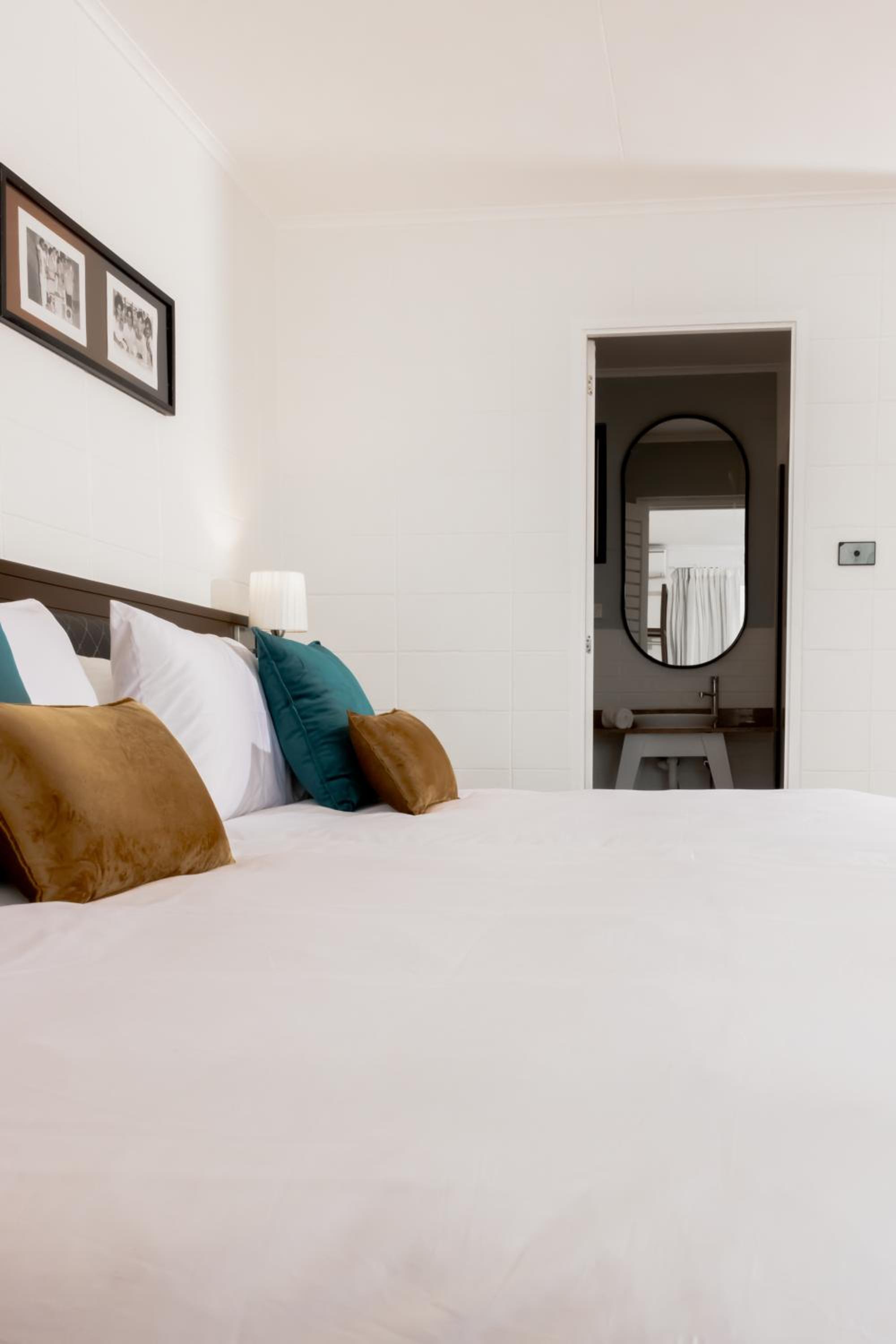 Studio Room - Queen & Double - Middle Floor photo 2